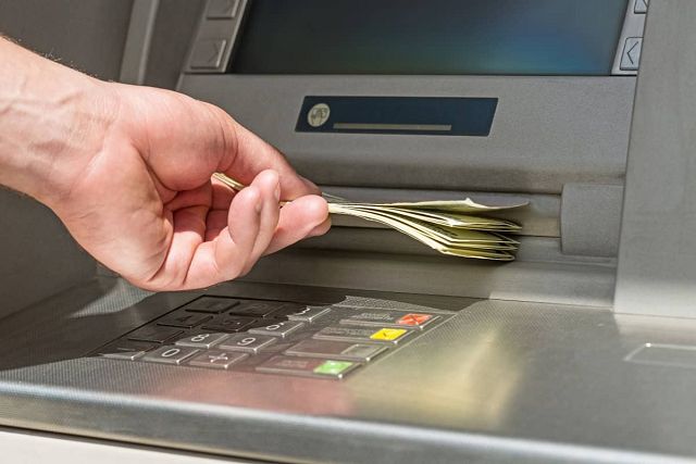Geldautomaat spuugt geld euro uit in Murcia - DroomHuisSpanje