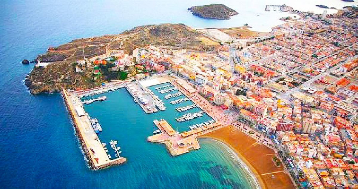 Más popular que nunca, el balneario de Puerto de Mazarrón