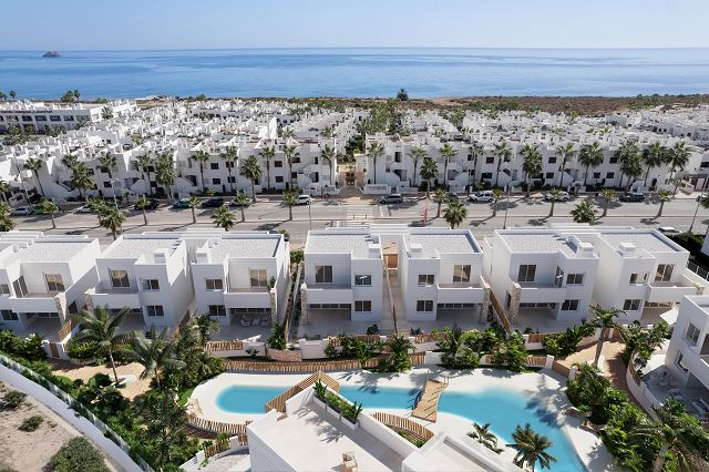 Droomhuisspanje presenteert dit gloednieuwe complex op toplocatie in San Juan de Los Terreros