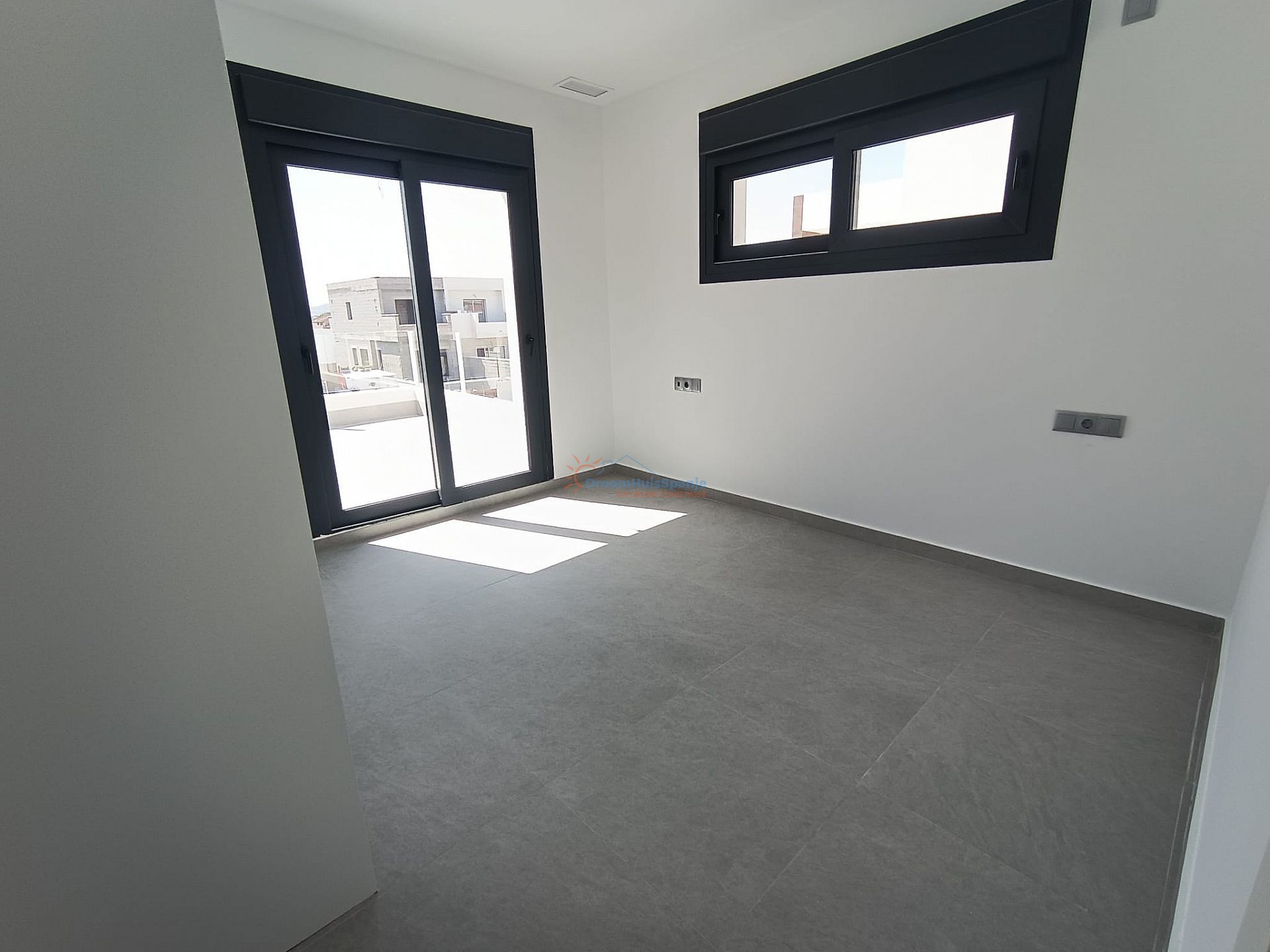 Elegante halfvrijstaande villa in Daya Nueva, Costa Blanca - DroomHuisSpanje