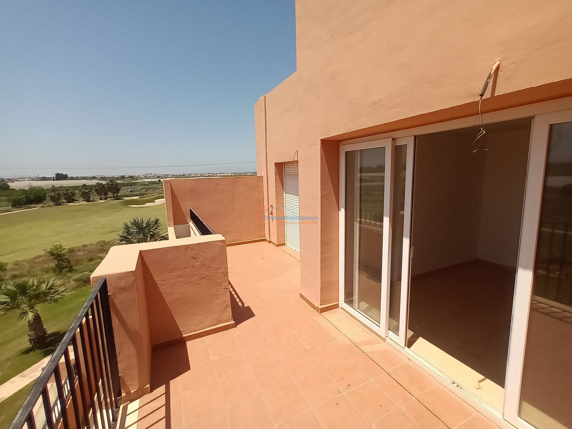 Schitterend ruim 2 slaapkamer appartement op eerste lijn Golf - DroomHuisSpanje