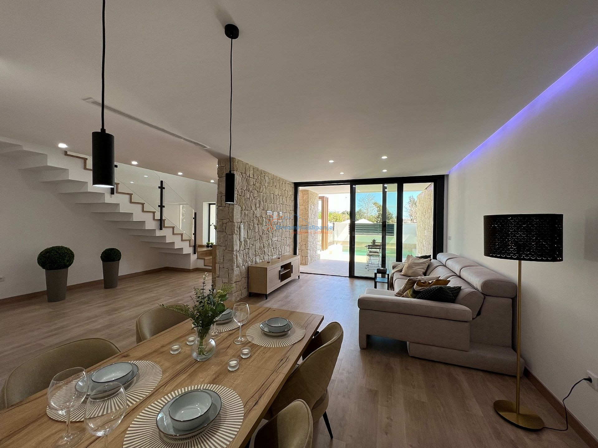 Moderne hoekwoning met eigen zwembad in Dolores - DroomHuisSpanje