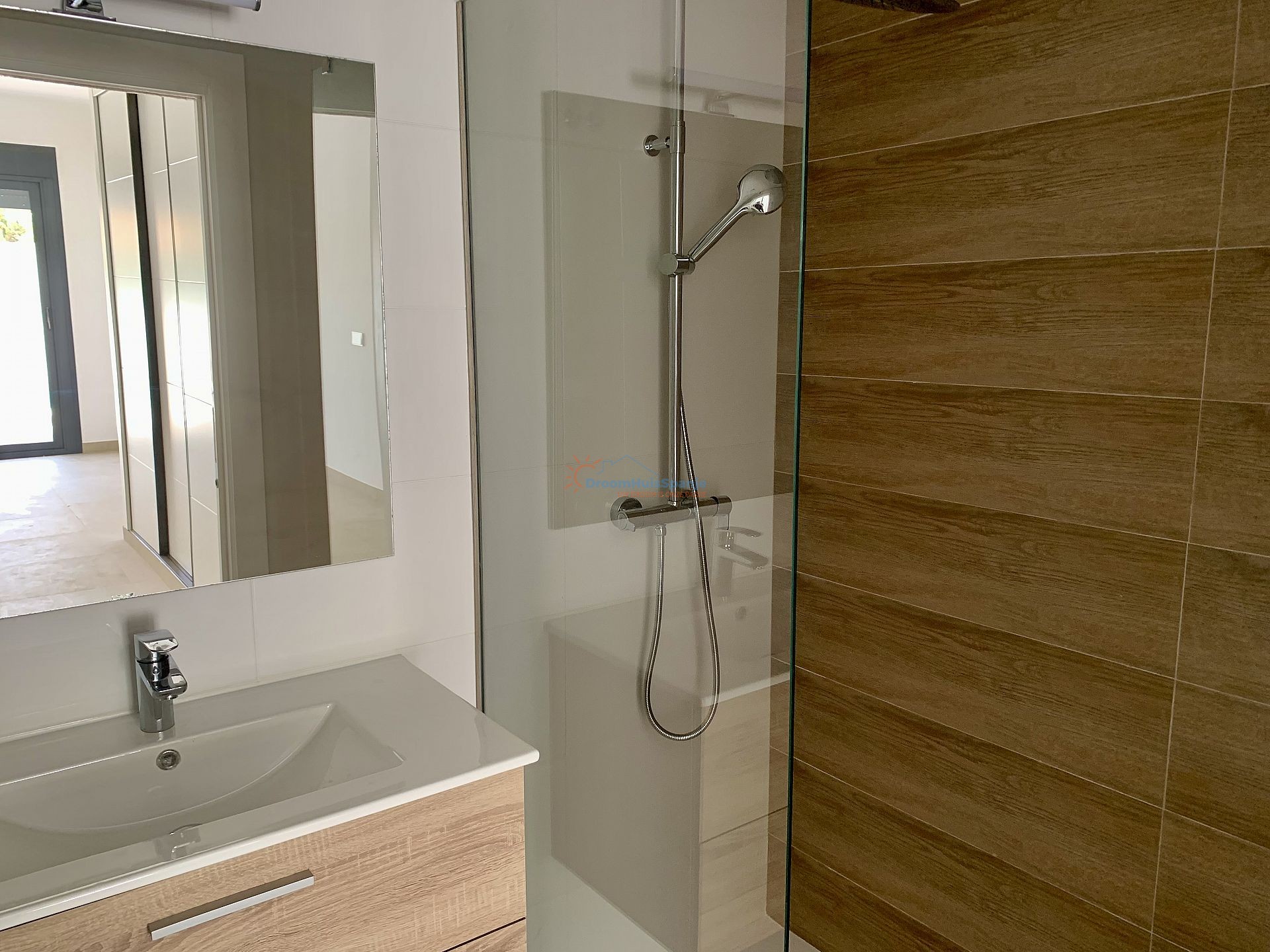 Gelijkvloerse villa met 3 slaapkamers - DroomHuisSpanje