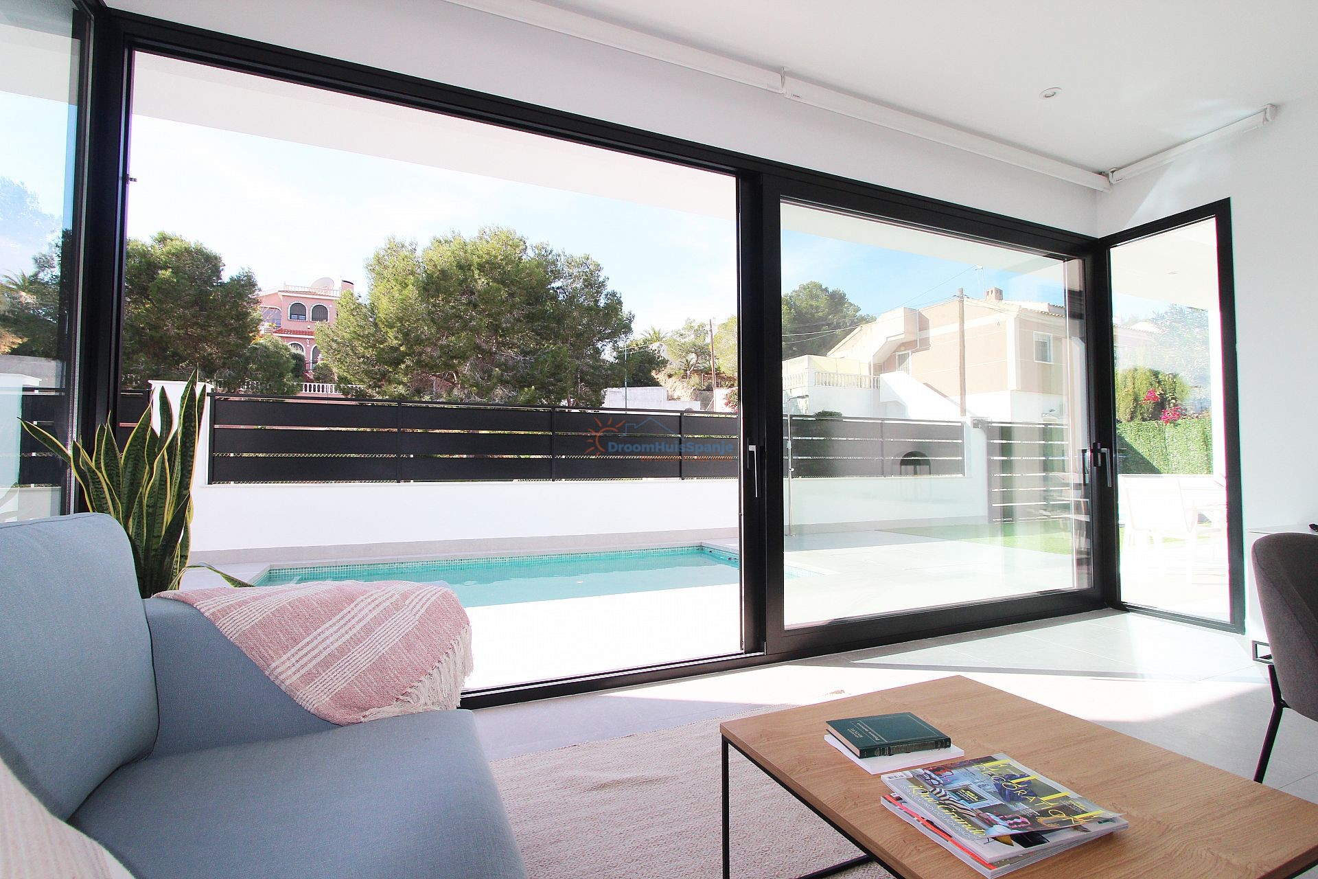 Prachtige vrijstaande villa met privé solarium en eigen zwembad - DroomHuisSpanje