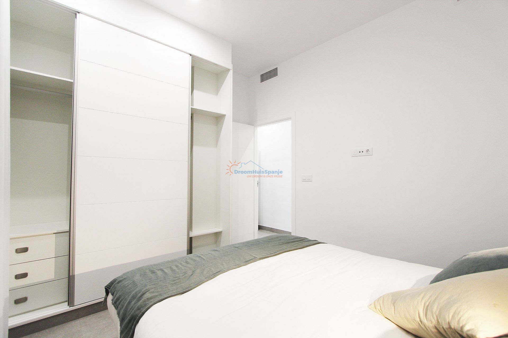 Prachtige vrijstaande villa met privé solarium en eigen zwembad - DroomHuisSpanje