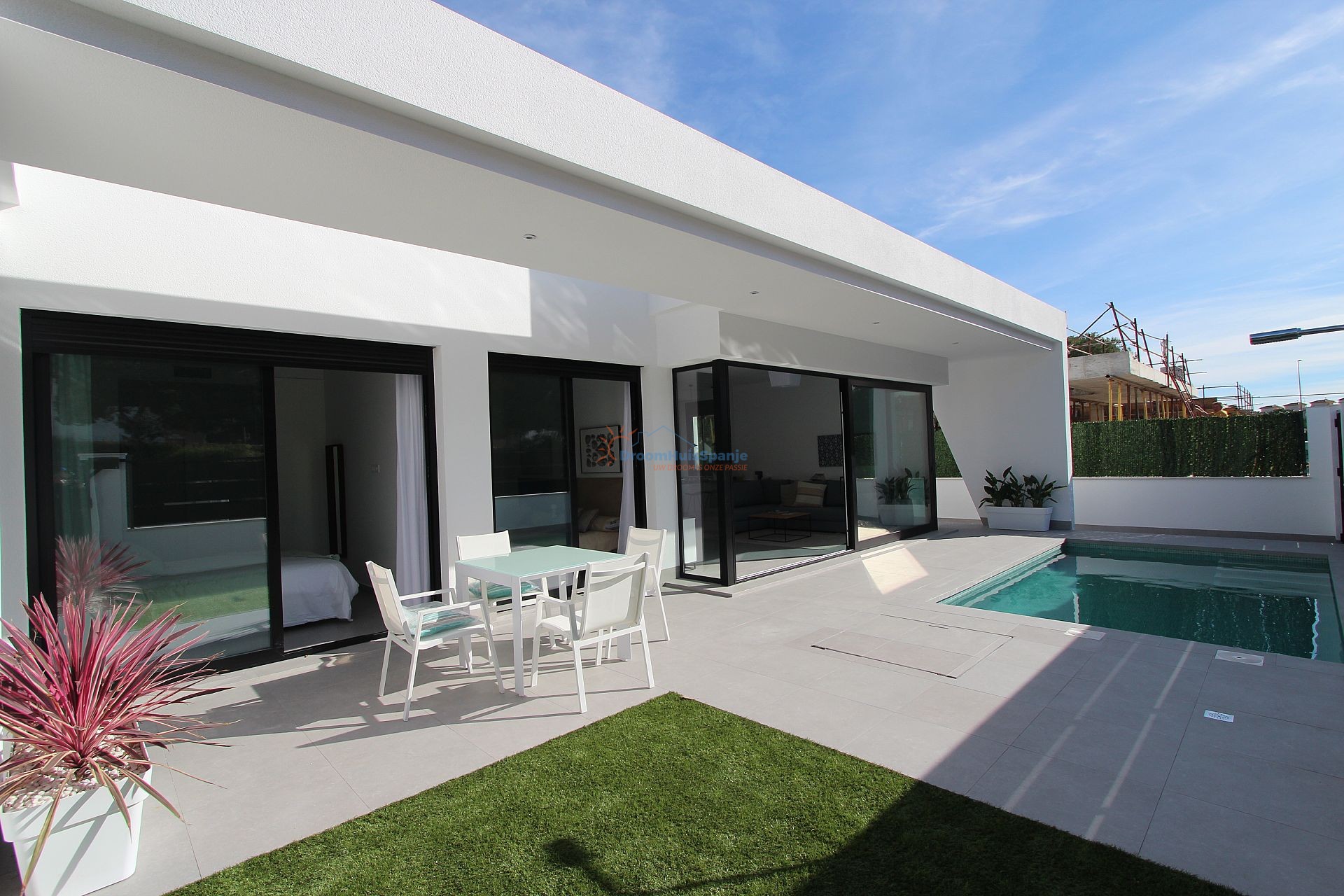 Prachtige vrijstaande villa met privé solarium en eigen zwembad - DroomHuisSpanje