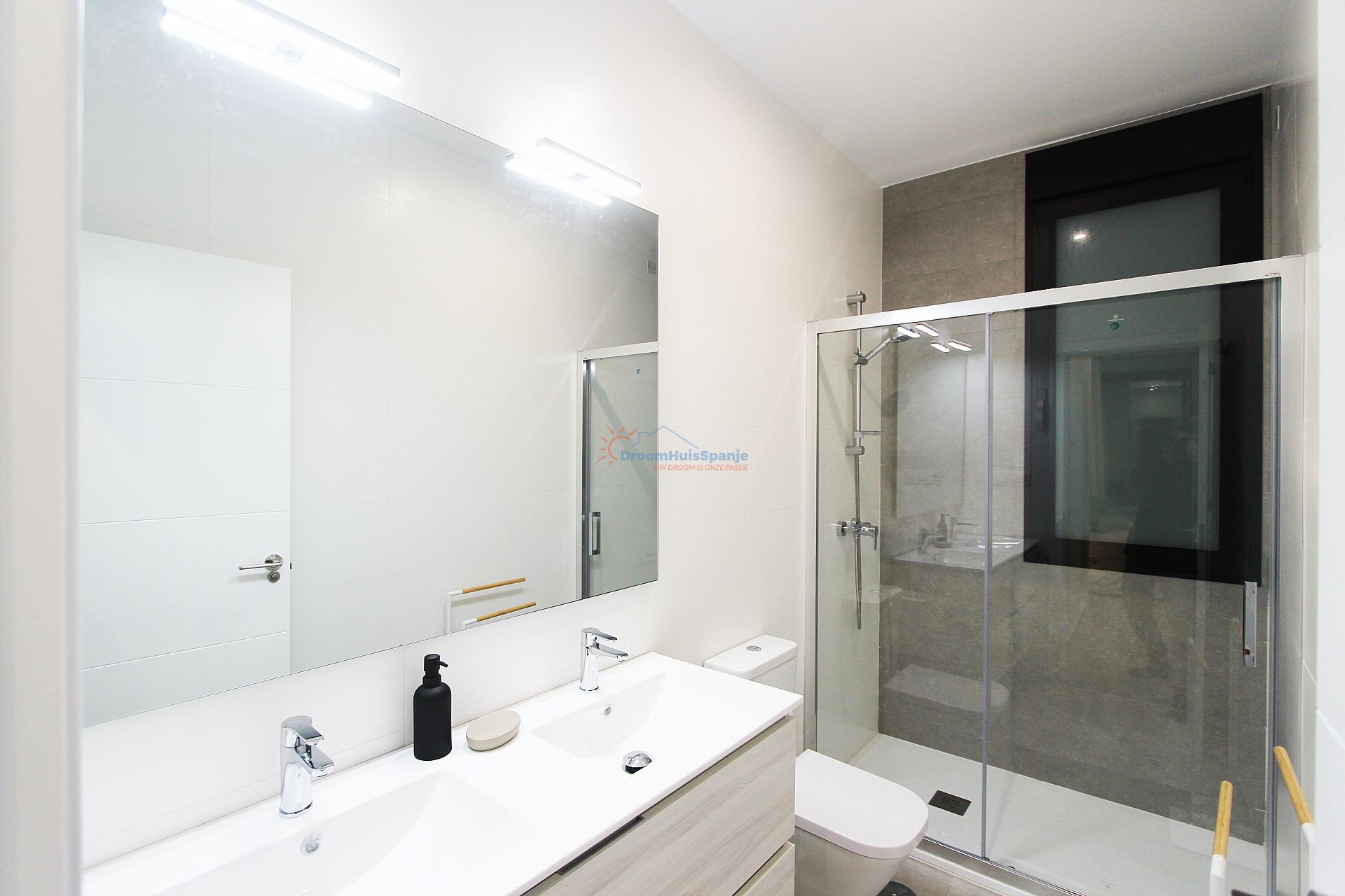 Prachtige vrijstaande villa met privé solarium en eigen zwembad - DroomHuisSpanje