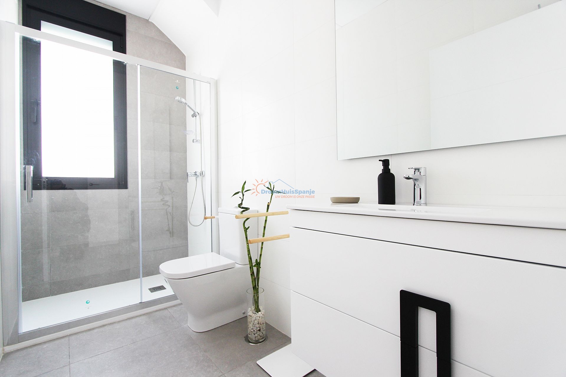 Prachtige vrijstaande villa met privé solarium en eigen zwembad - DroomHuisSpanje