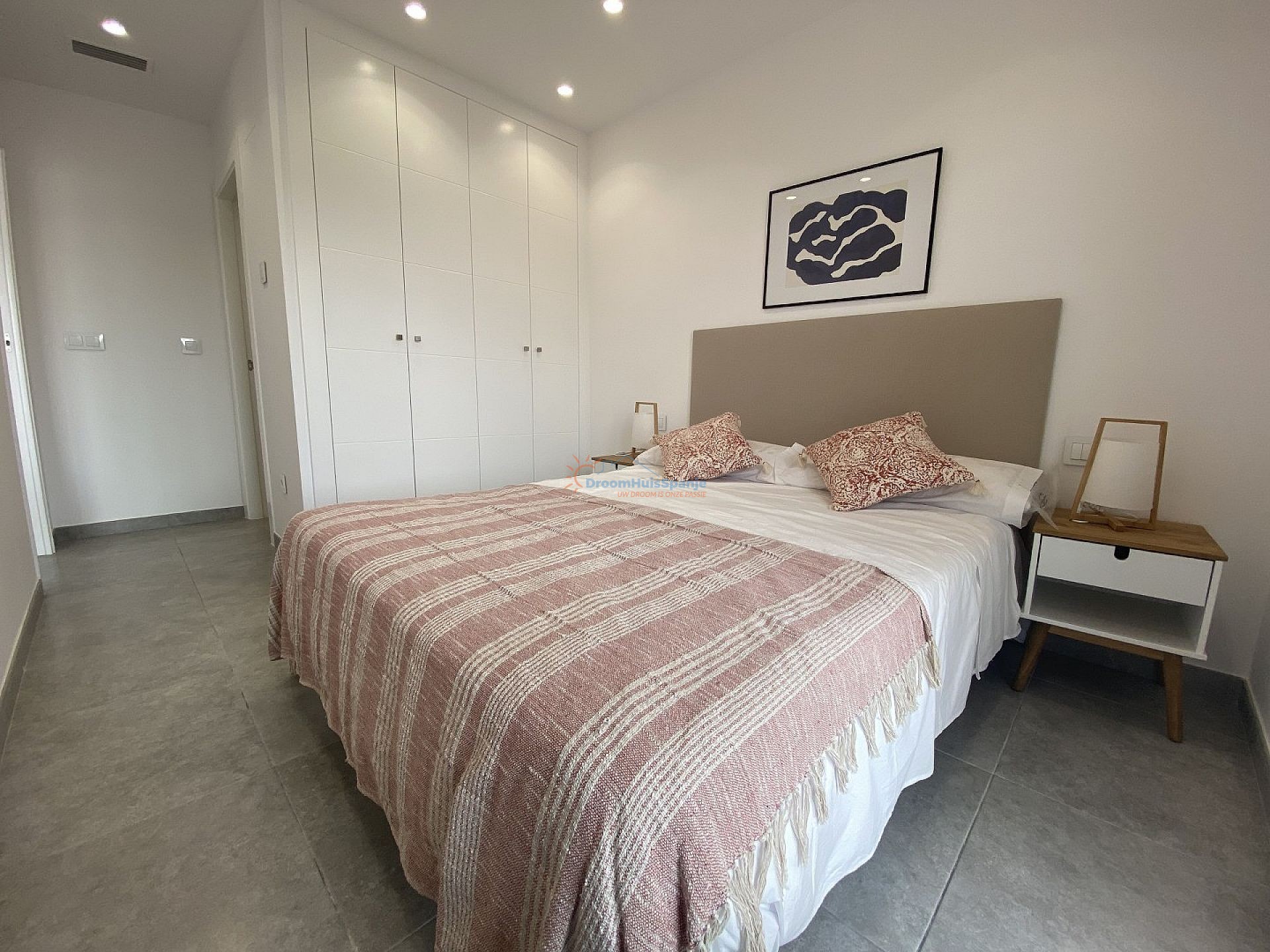 INSTAPKLAAR: Royaal penthouse op een goede locatie met eigen privé dakterras - DroomHuisSpanje