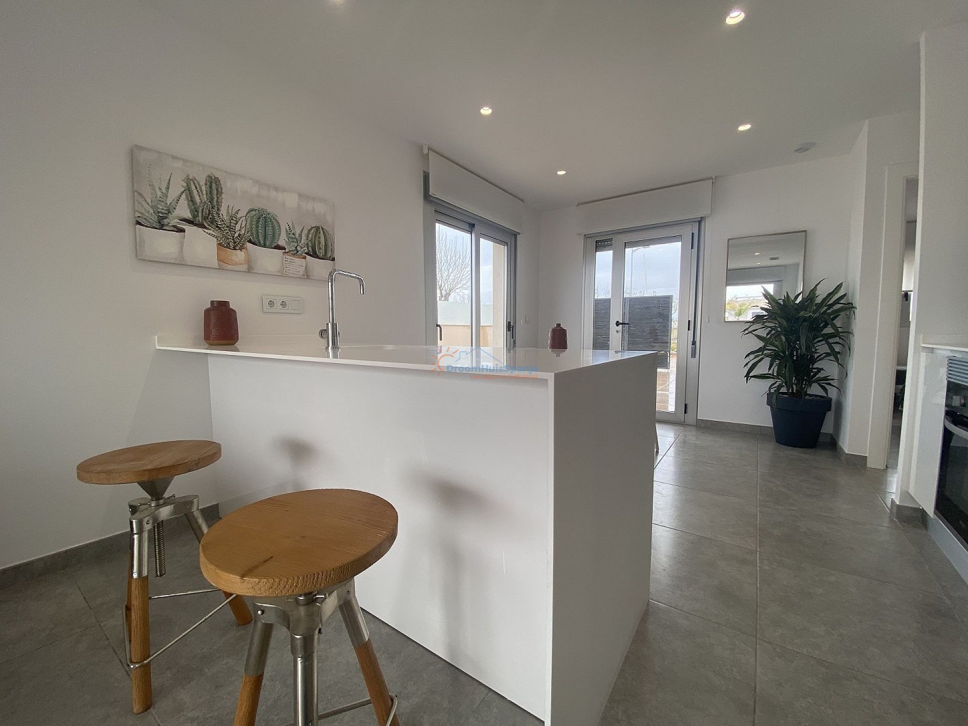 INSTAPKLAAR: Royaal penthouse op een goede locatie met eigen privé dakterras - DroomHuisSpanje