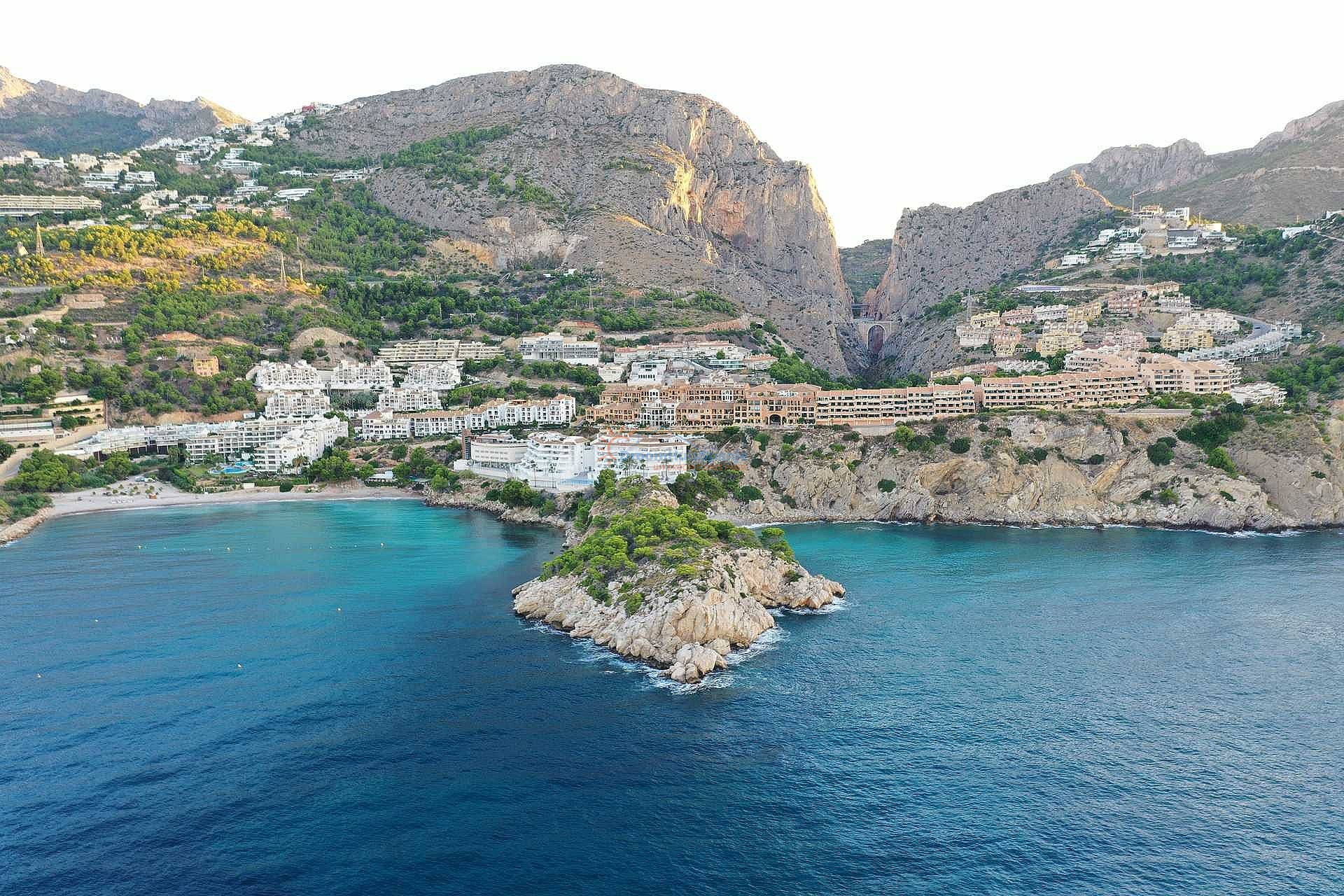 Luxueuze design villa te koop in de Costa Blanca - DroomHuisSpanje