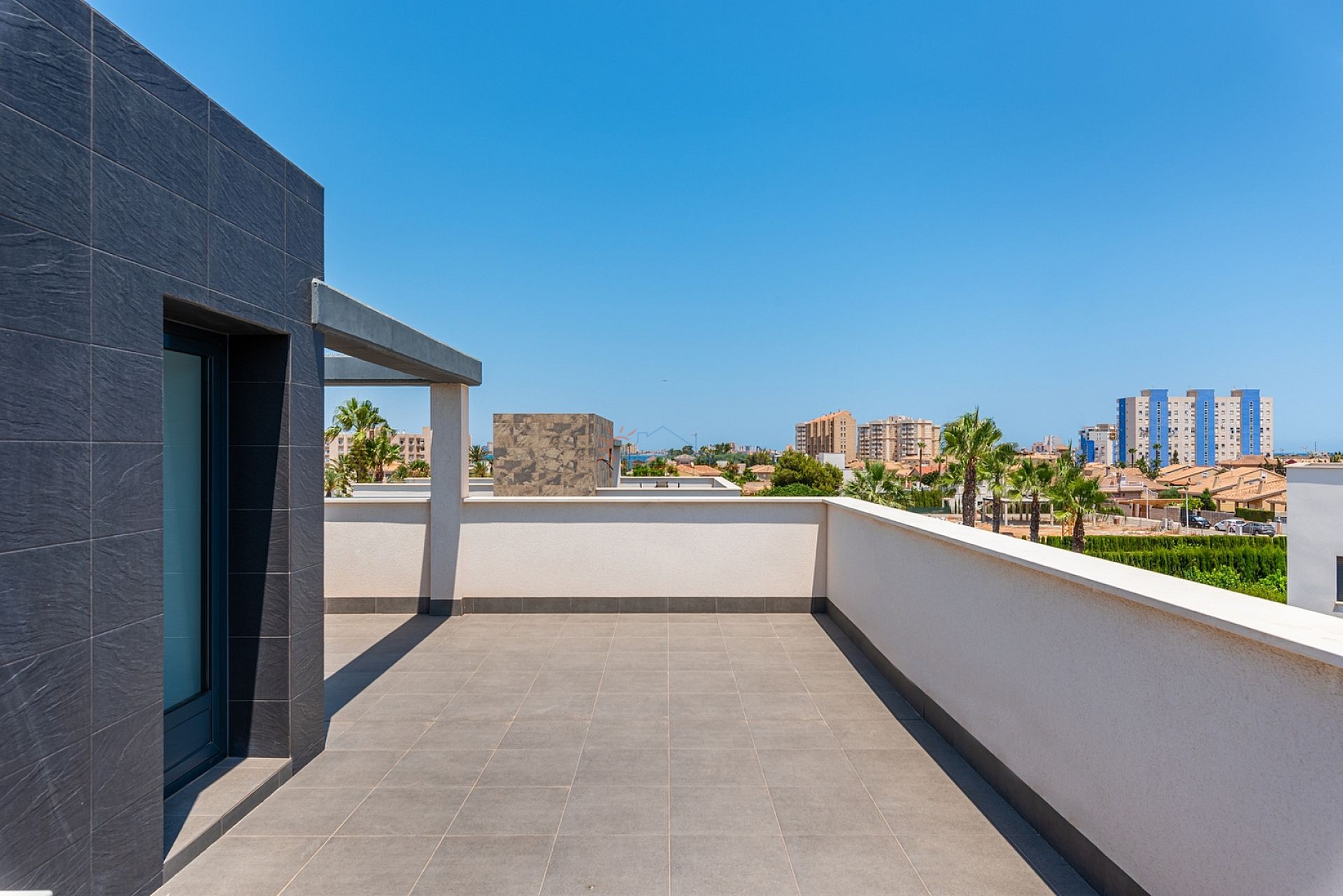 Villa moderna con garaje privado a 300 metros de la playa - DroomHuisSpanje