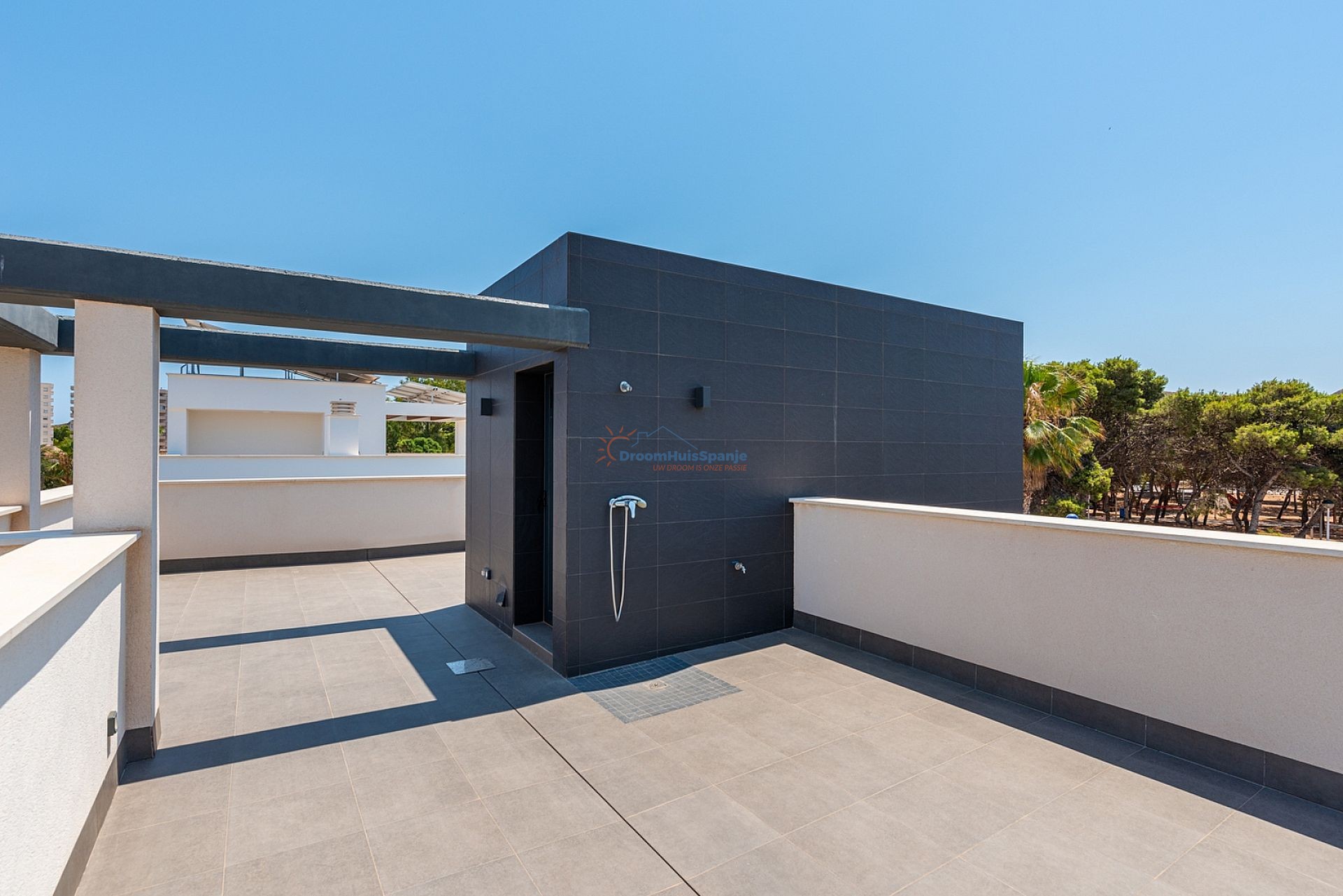 Villa moderna con garaje privado a 300 metros de la playa - DroomHuisSpanje