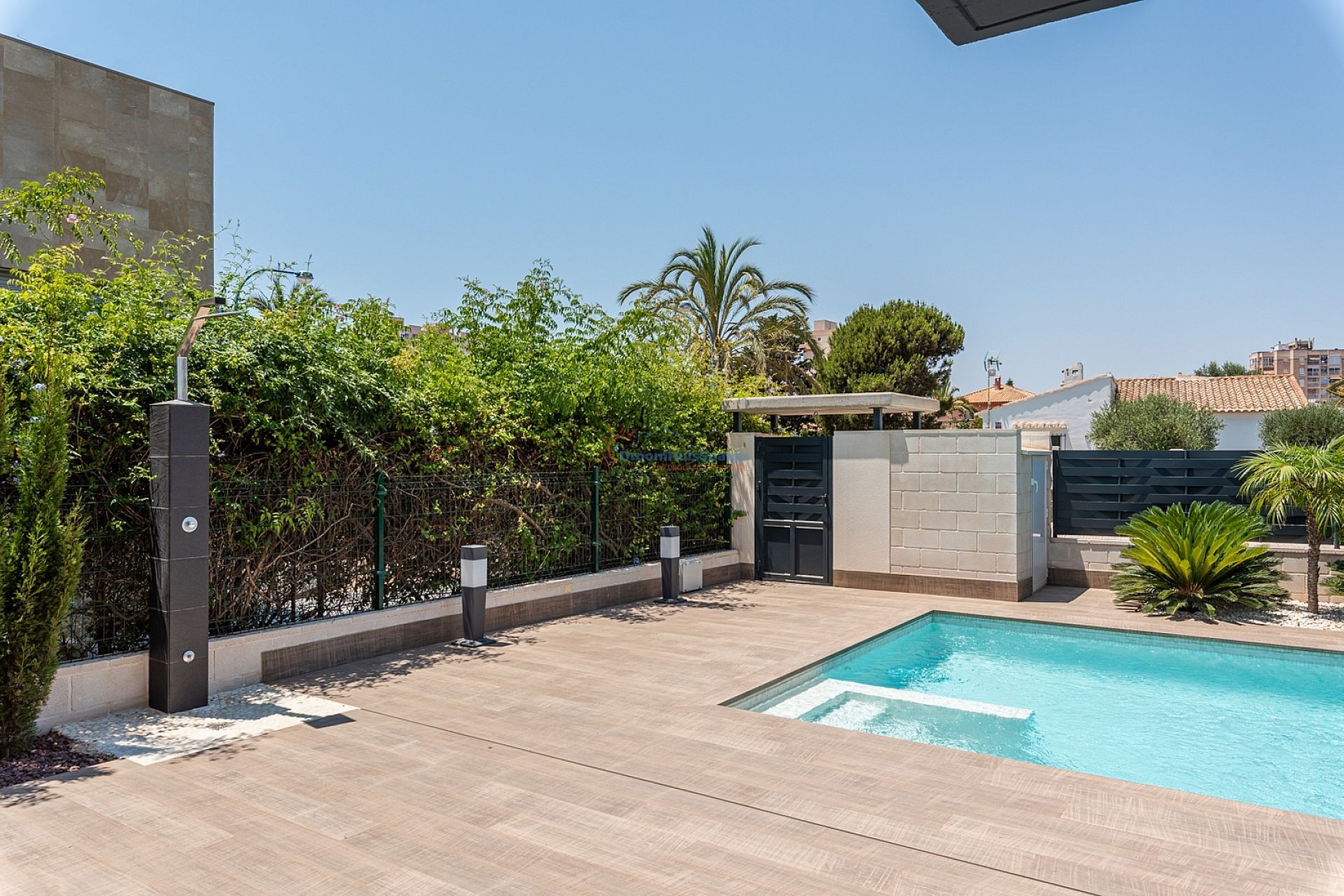 Villa moderna con garaje privado a 300 metros de la playa - DroomHuisSpanje