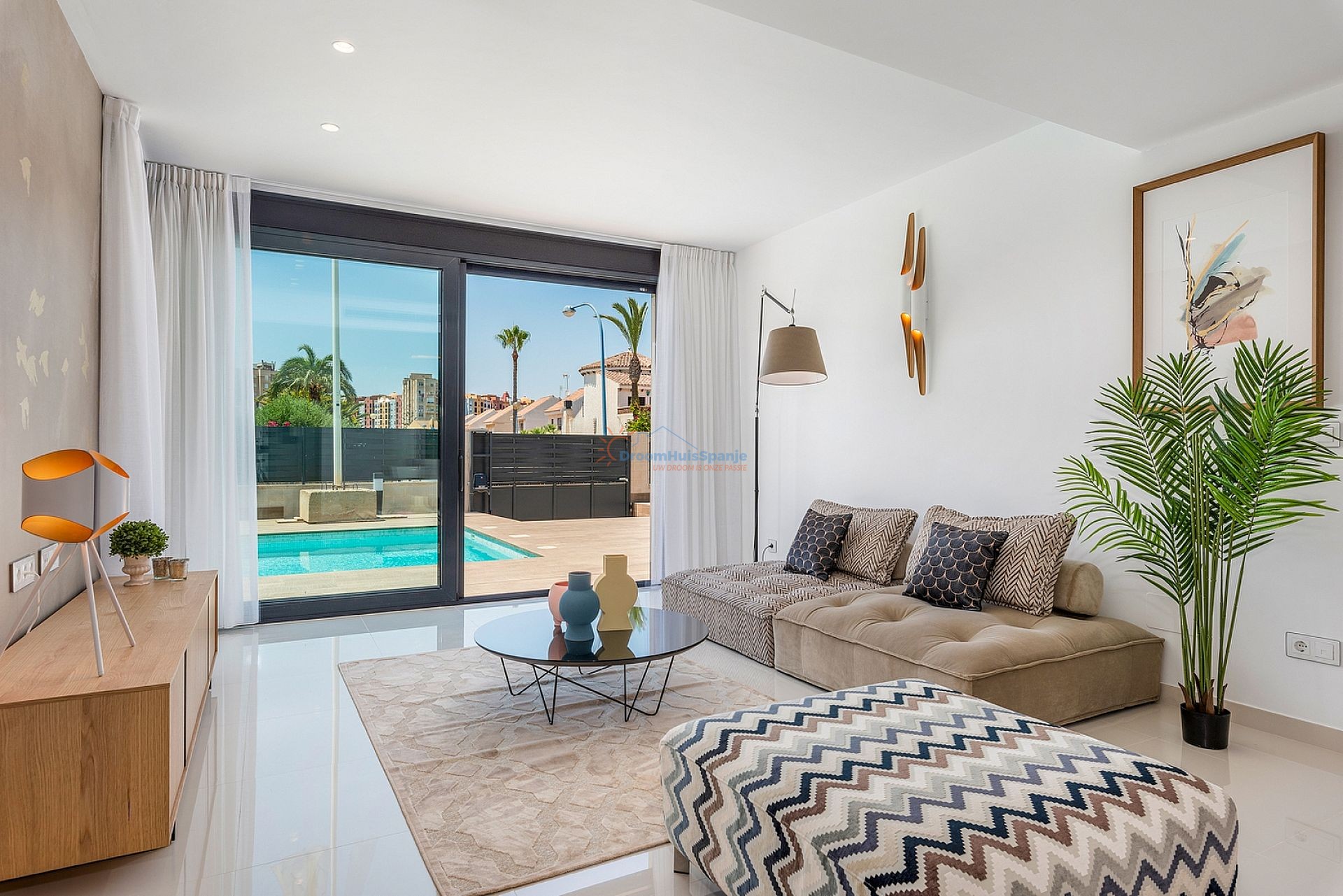 Villa moderna con garaje privado a 300 metros de la playa - DroomHuisSpanje