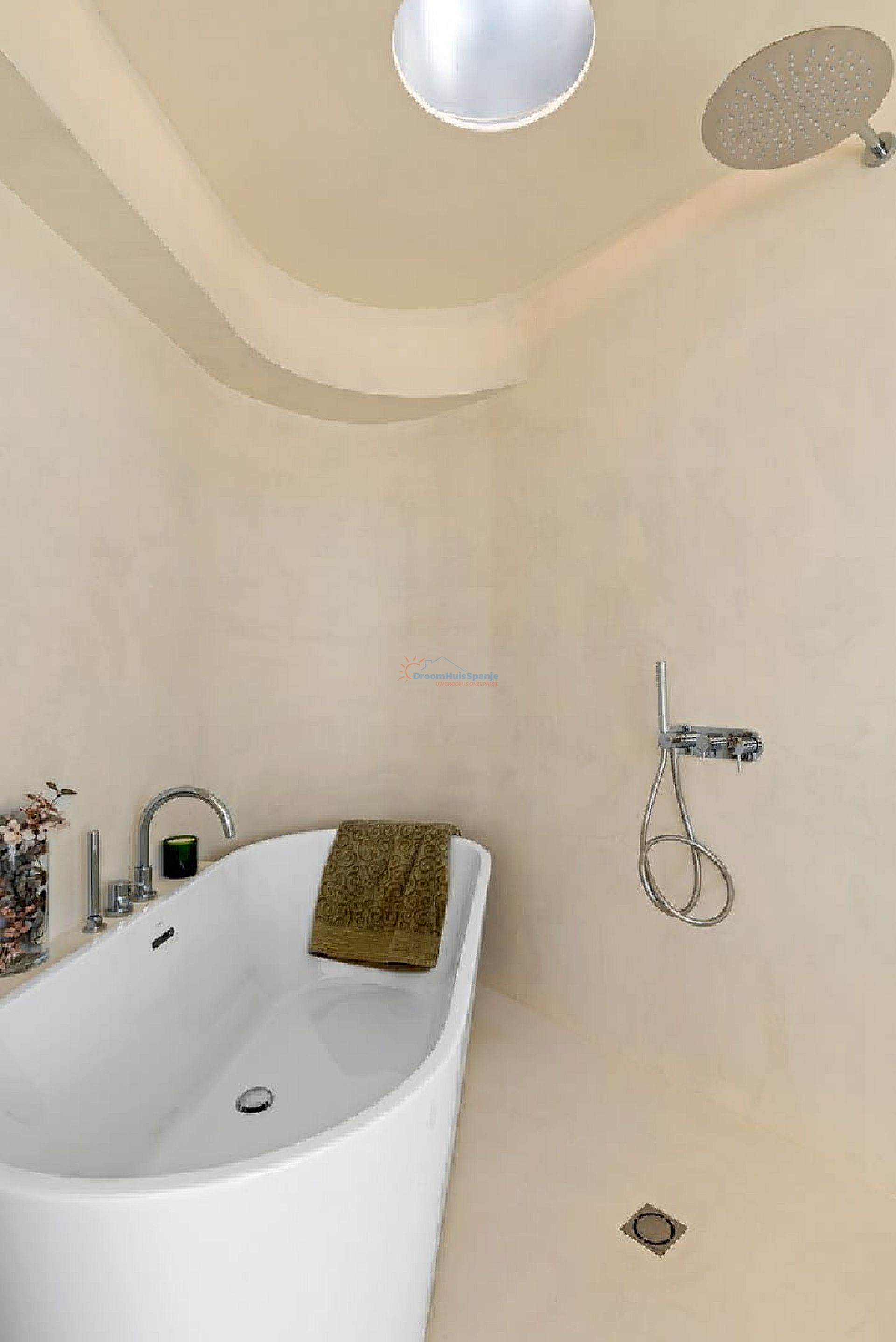 Luxueuze villa met zwembad in het exclusieve Las Colinas Resort - DroomHuisSpanje