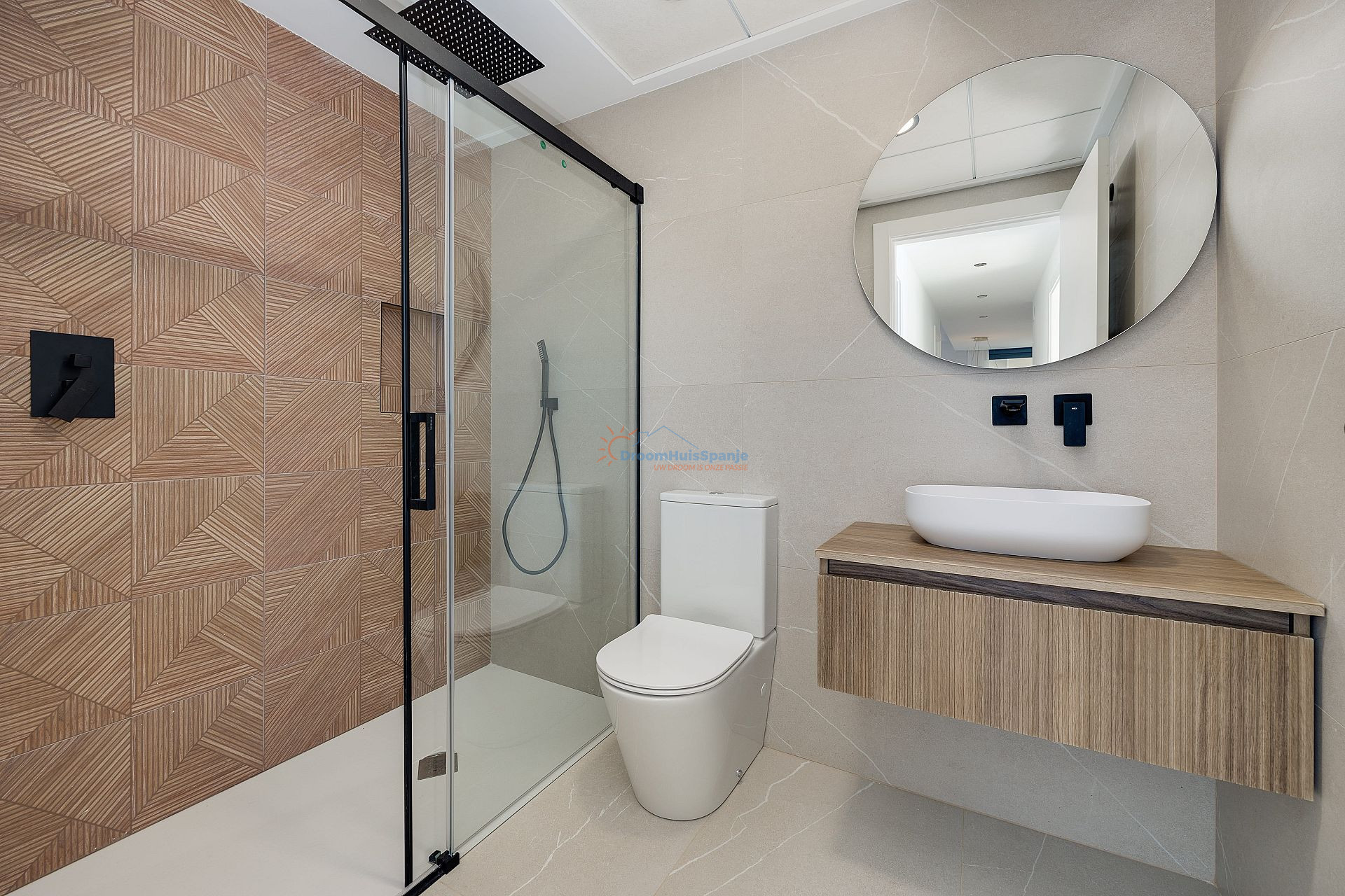 Gelijkvloerse villa met zwembad en dakterras in Torrevieja - DroomHuisSpanje