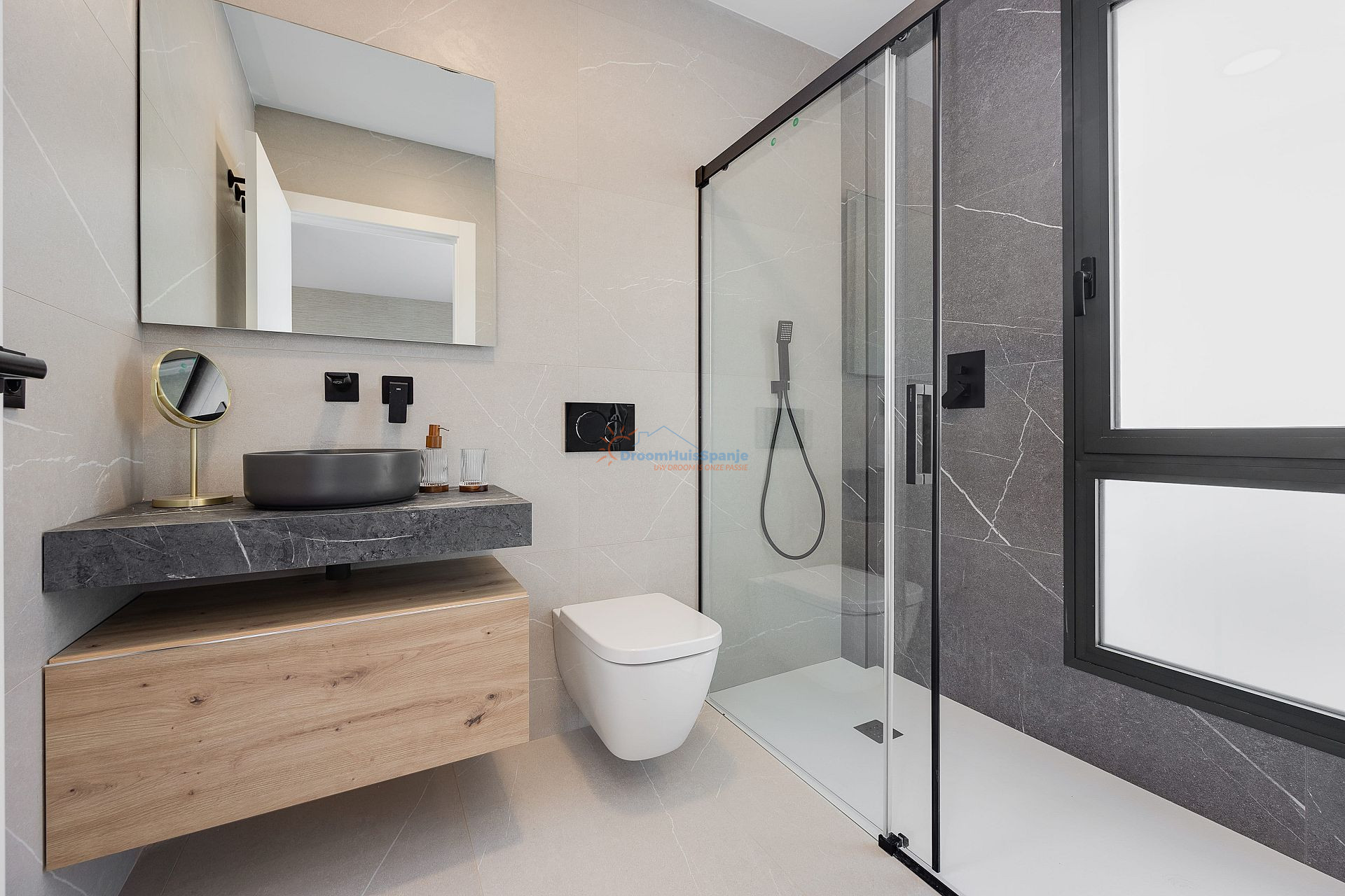 Gelijkvloerse villa met zwembad en dakterras in Torrevieja - DroomHuisSpanje