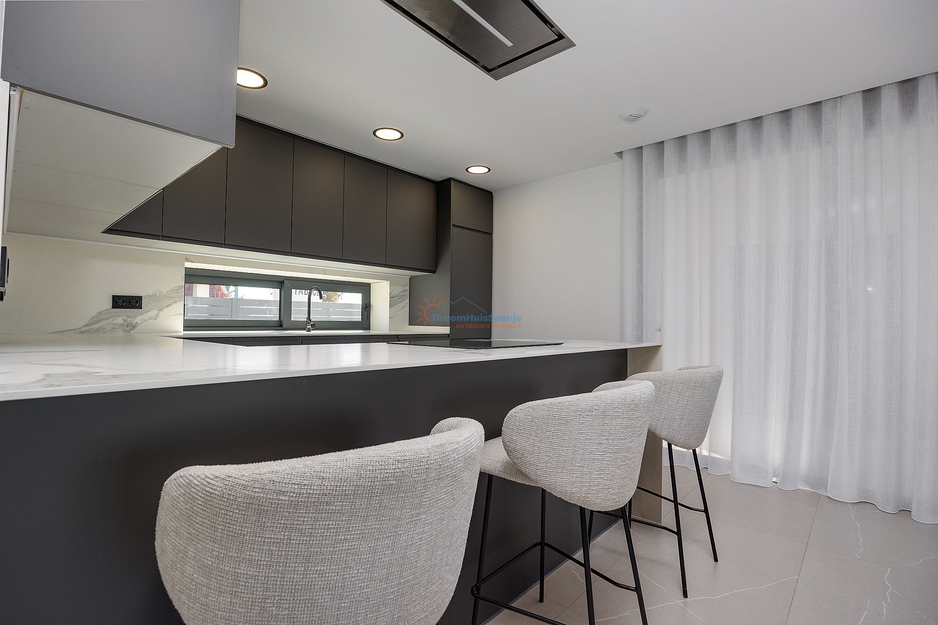 Gelijkvloerse villa met zwembad en dakterras in Torrevieja - DroomHuisSpanje