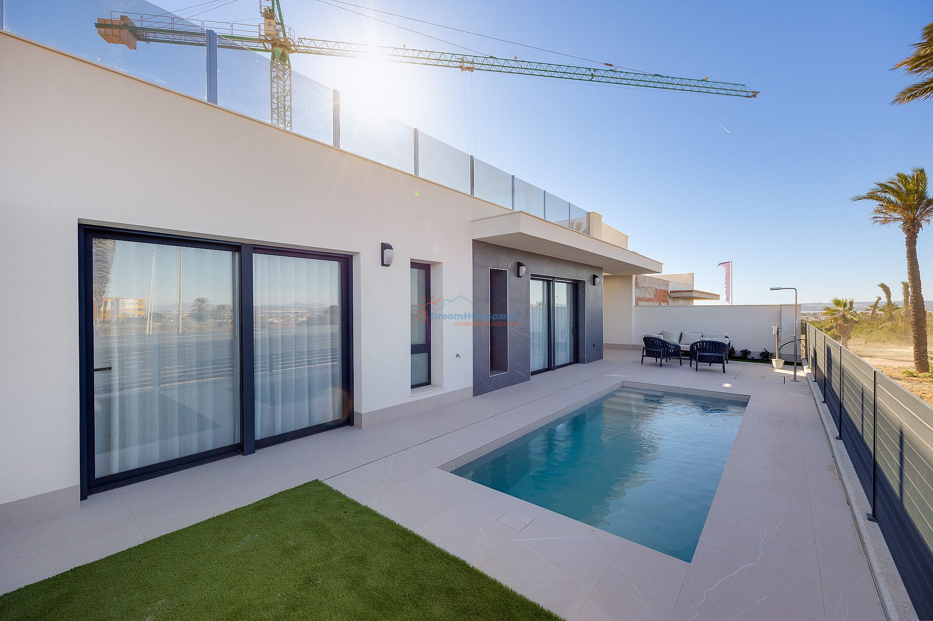 Gelijkvloerse villa met zwembad en dakterras in Torrevieja - DroomHuisSpanje
