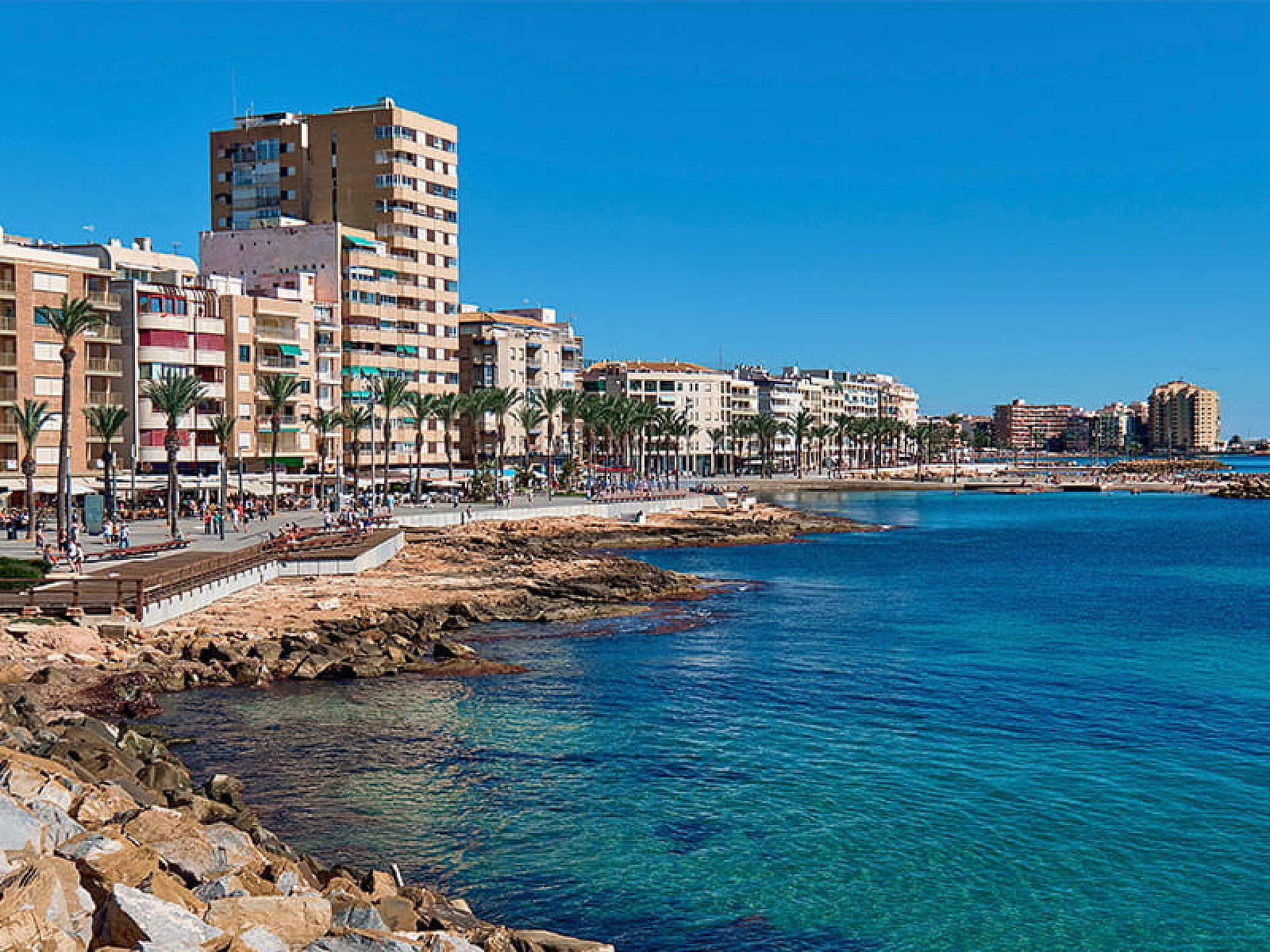 Gelijkvloers 3 slaapkamer appartement met ruime tuin in Torrevieja - DroomHuisSpanje