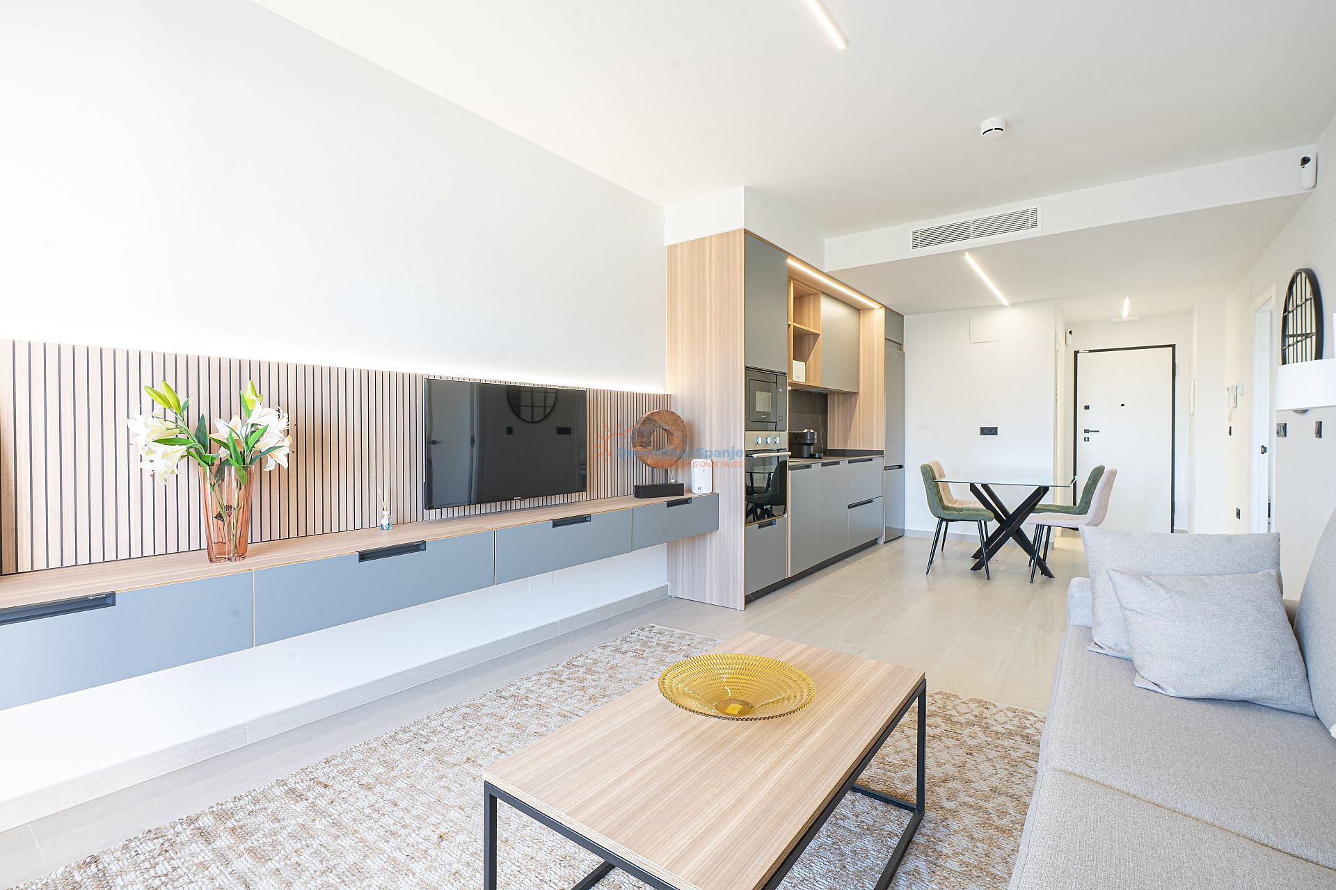 Gelijkvloers appartement te koop in Vera Playa - DroomHuisSpanje