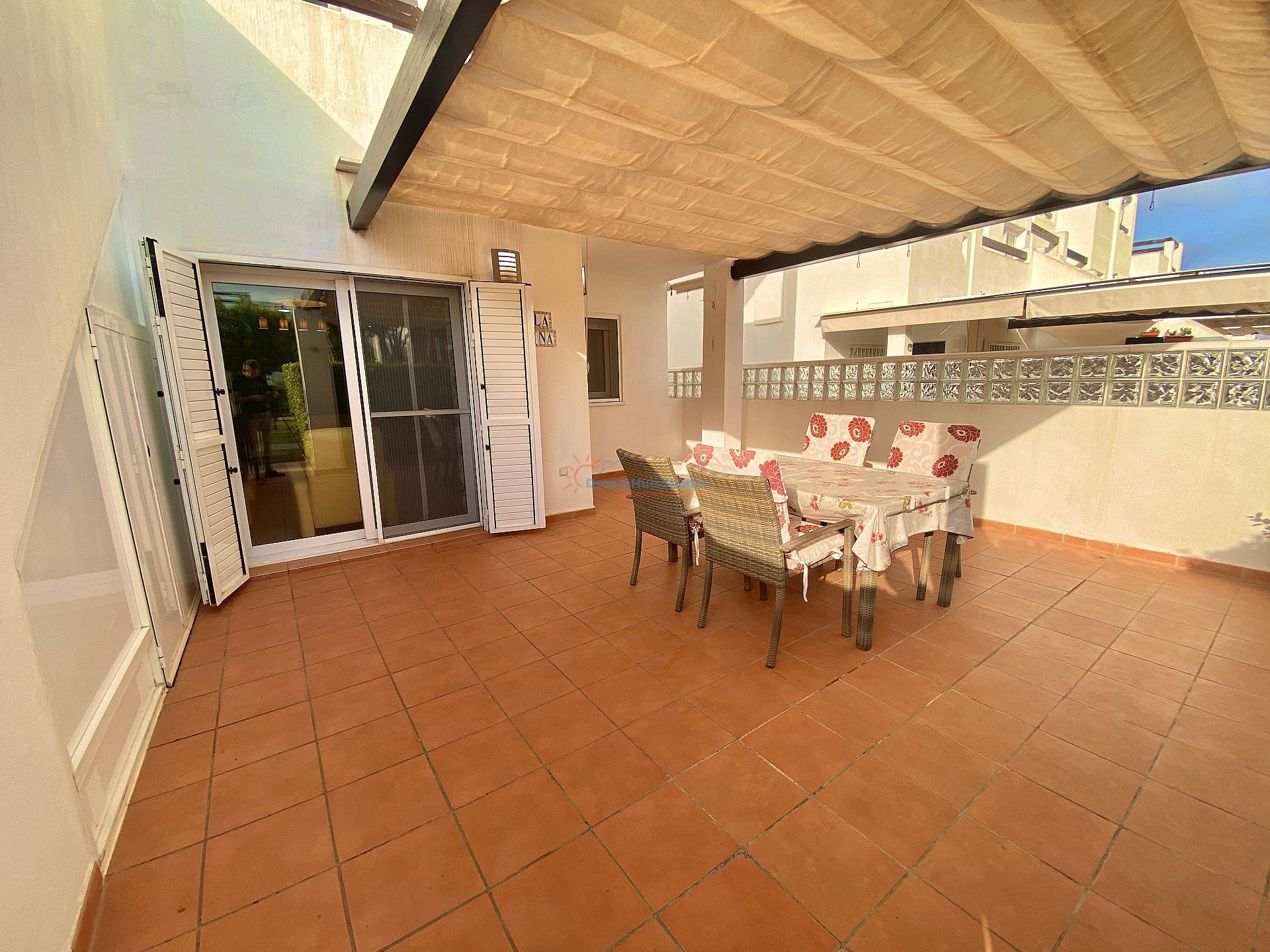 Gelijkvloers appartement met 3 slaapkamers en privé tuin - DroomHuisSpanje