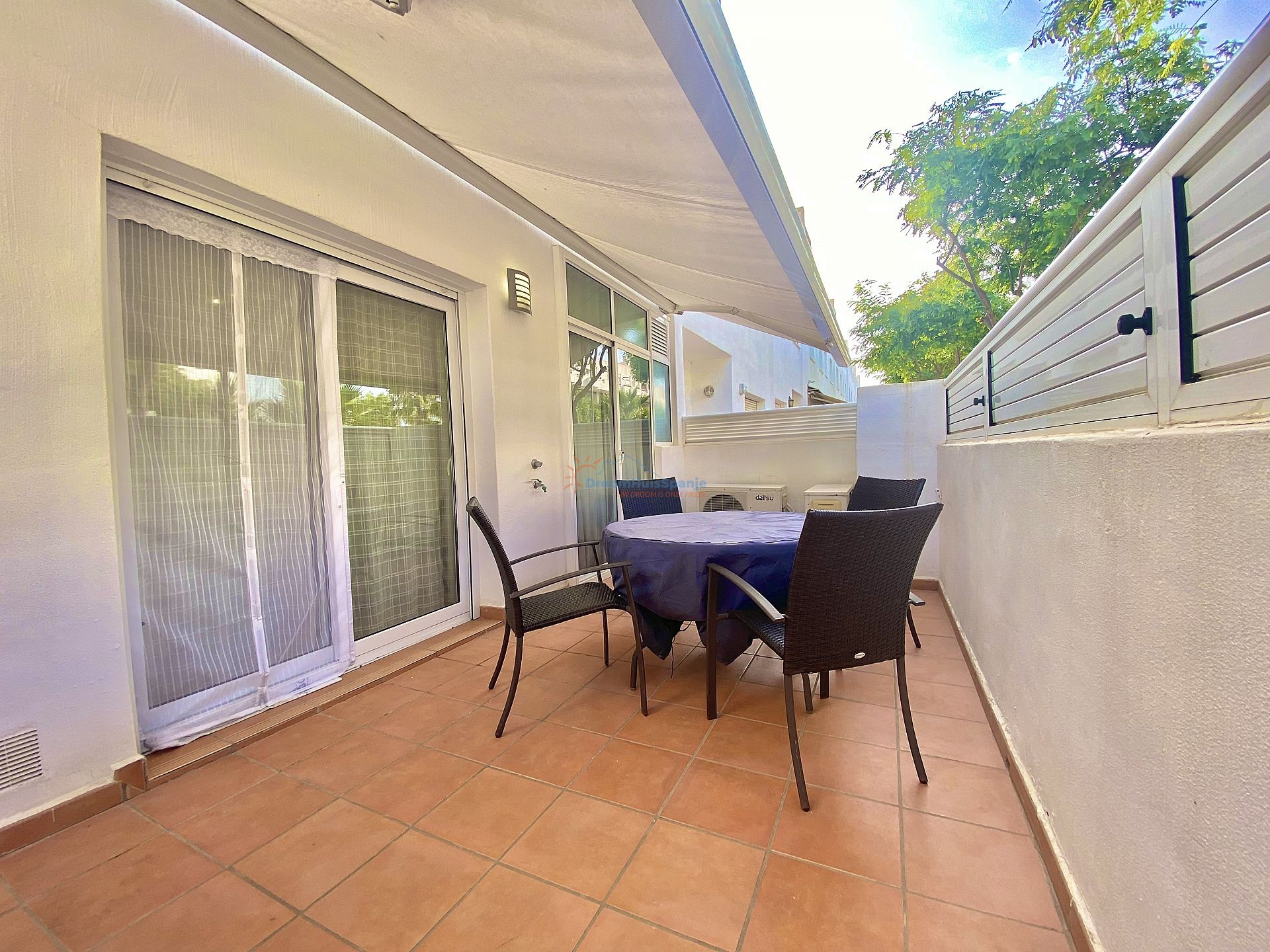 Gelijkvloers appartement met 3 slaapkamers en privé tuin - DroomHuisSpanje