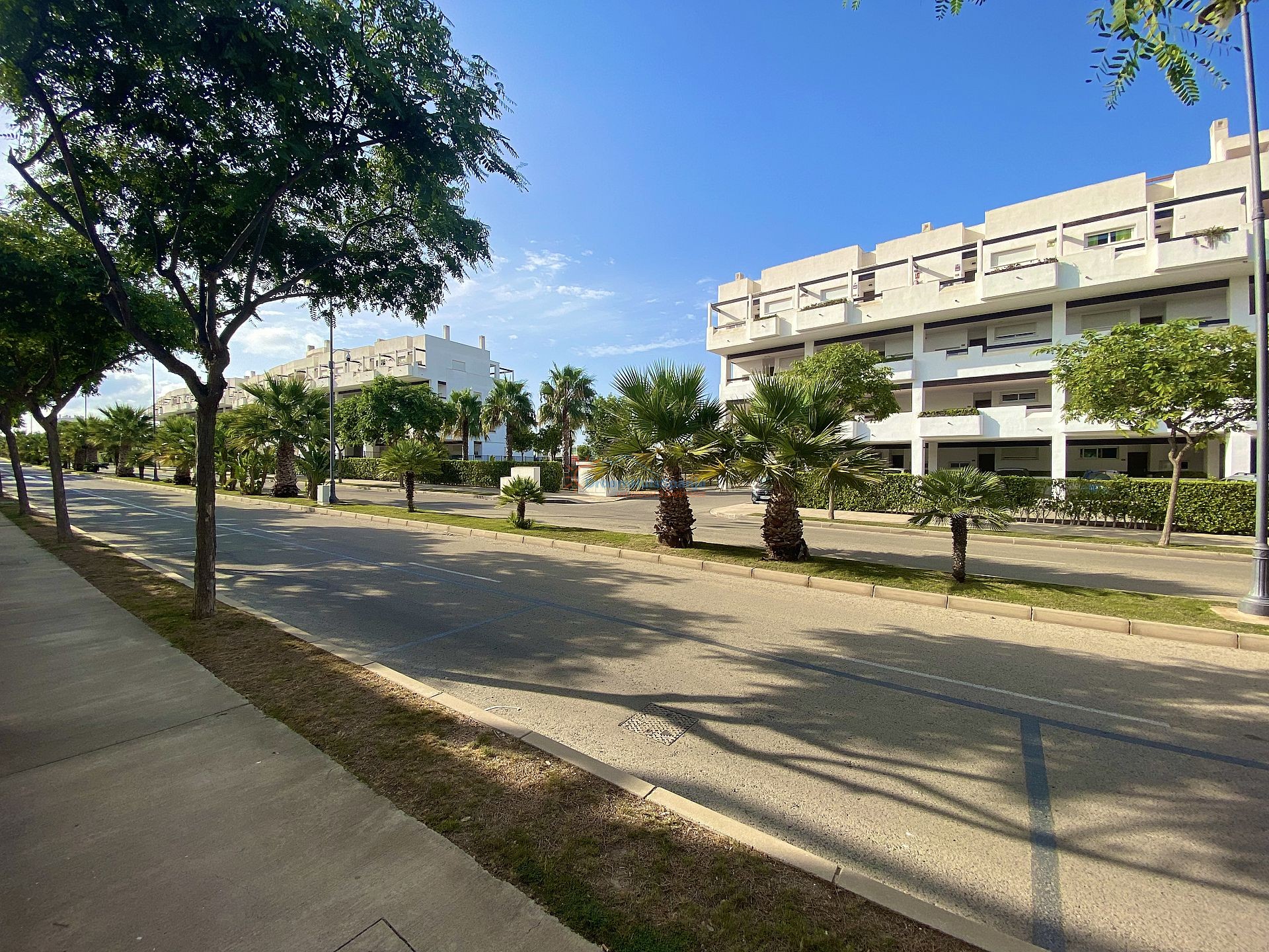 Gelijkvloers appartement met 3 slaapkamers en privé tuin - DroomHuisSpanje