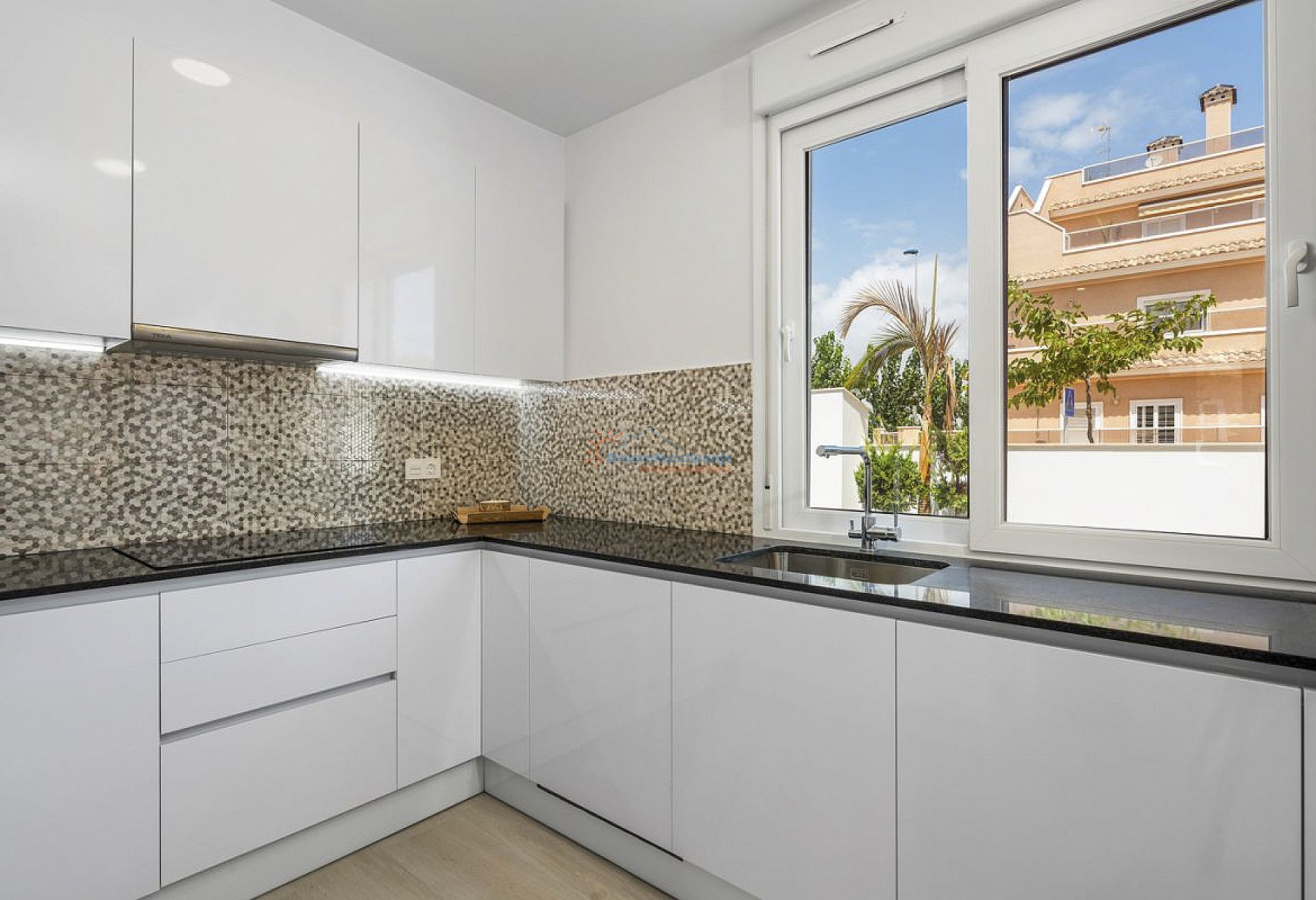 Ruim hoek appartement op zeer goede locatie - DroomHuisSpanje