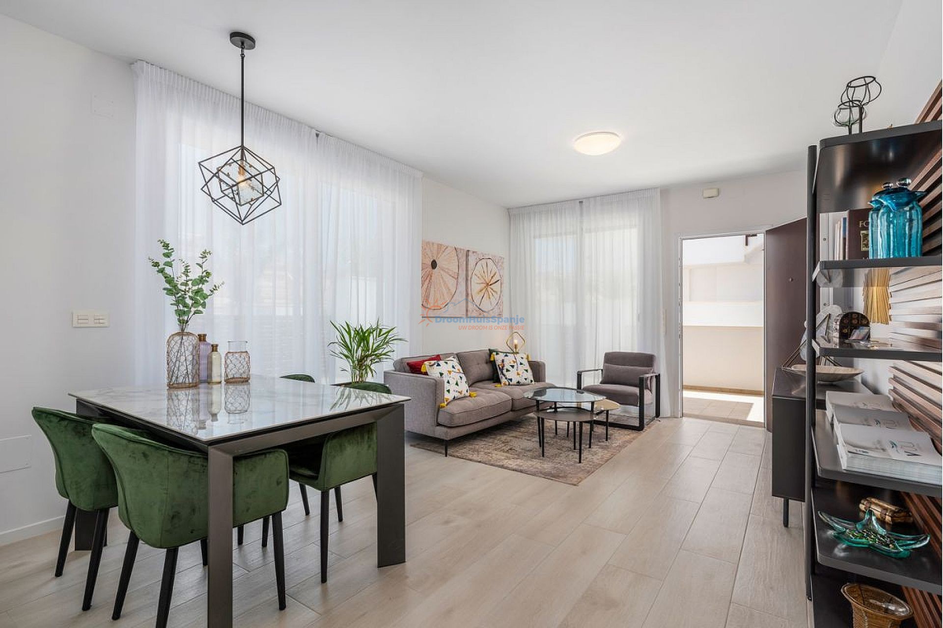 Ruim hoek appartement op zeer goede locatie - DroomHuisSpanje