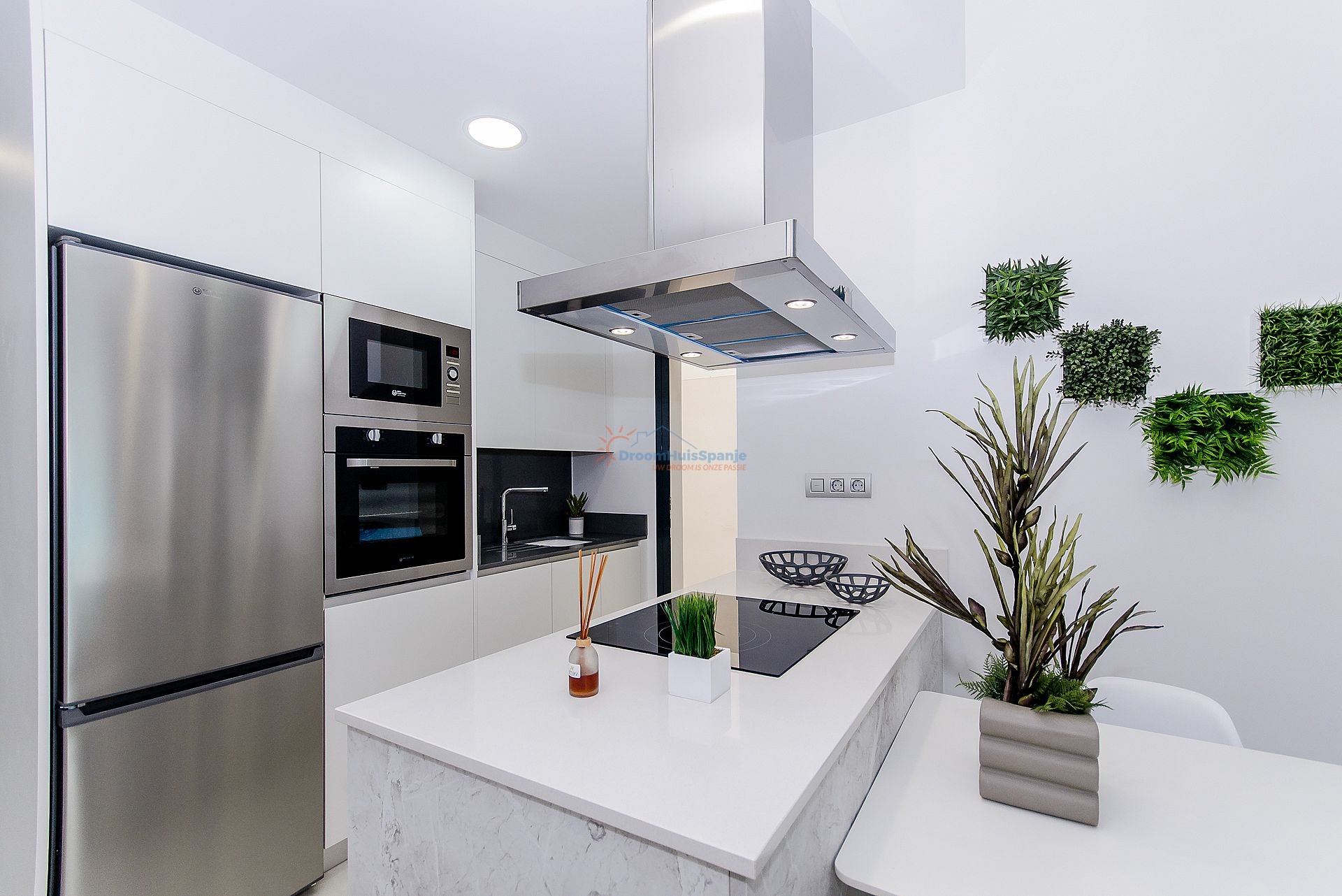 INSTAPKLAAR: Nieuw 2 slaapkamer appartement midden in de stad - DroomHuisSpanje