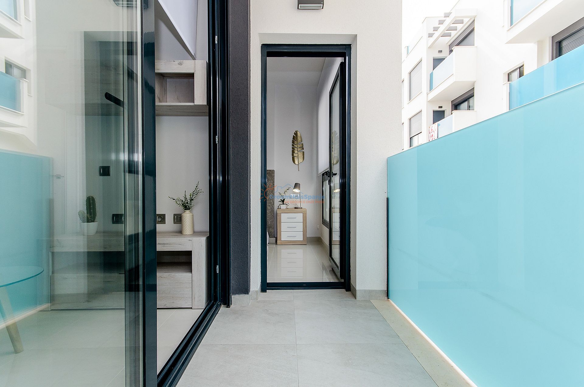 INSTAPKLAAR: Nieuw 2 slaapkamer appartement midden in de stad - DroomHuisSpanje