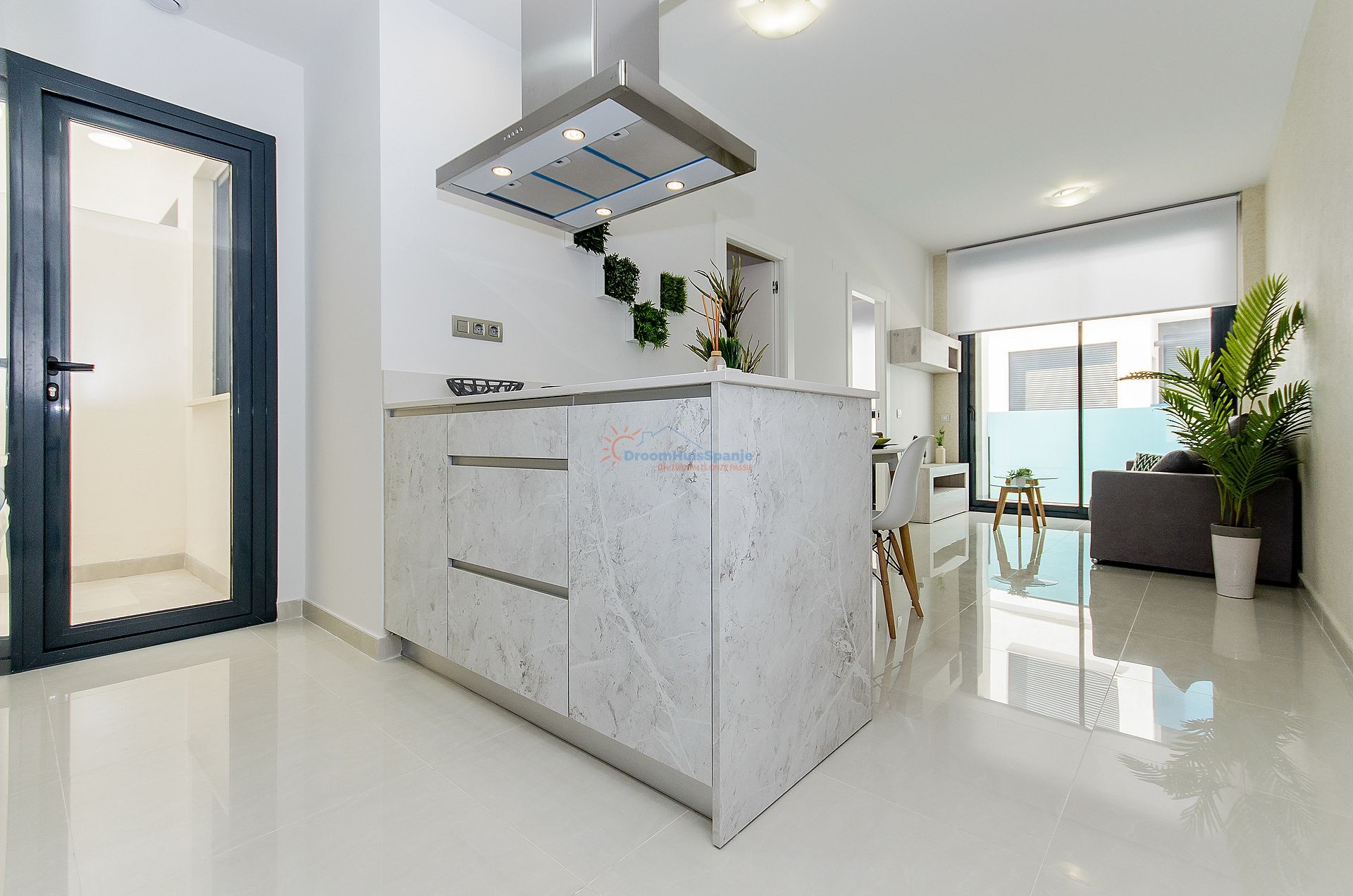 INSTAPKLAAR: Nieuw 2 slaapkamer appartement midden in de stad - DroomHuisSpanje