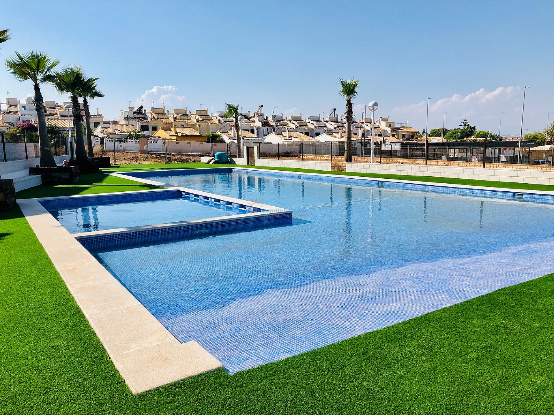 Modern herenhuis met privé solarium met panoramisch zeezicht - DroomHuisSpanje