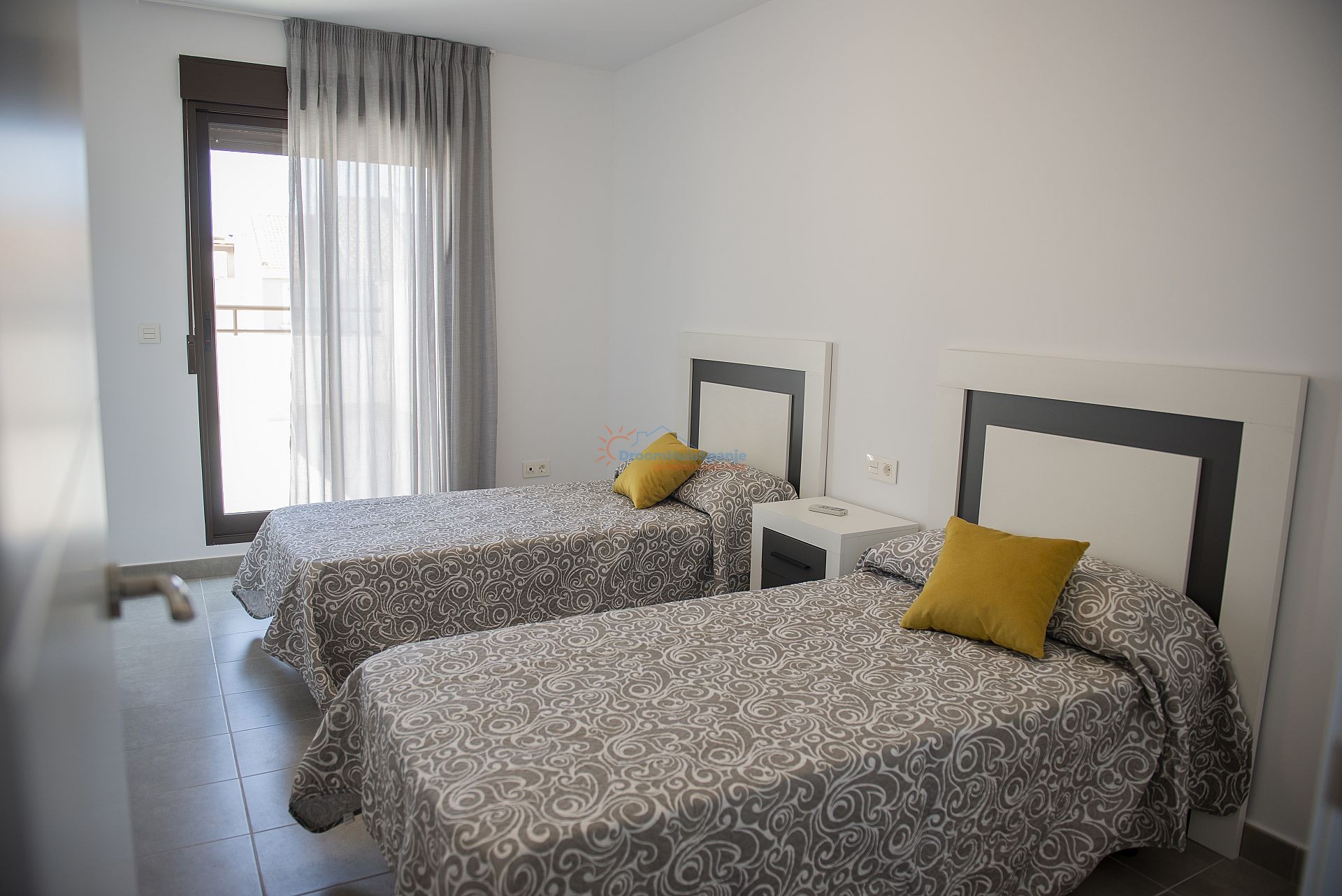 Modern rijtjeshuis met ruim privé dakterras - DroomHuisSpanje