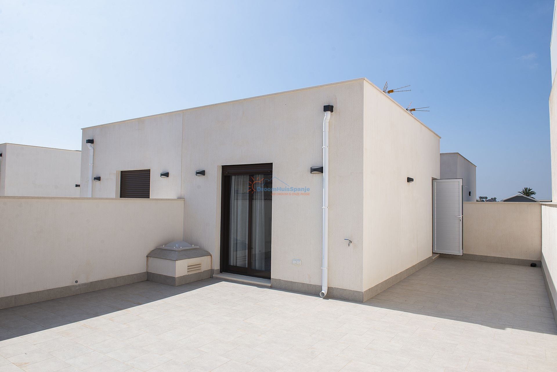 Modern rijtjeshuis met ruim privé dakterras - DroomHuisSpanje