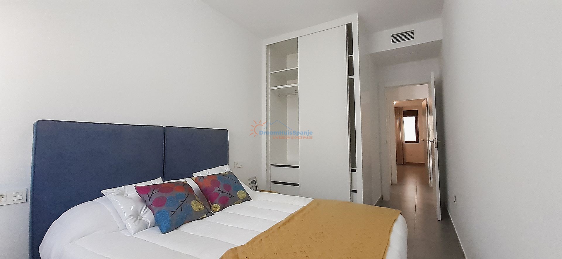 Modern rijtjeshuis met ruim privé dakterras - DroomHuisSpanje