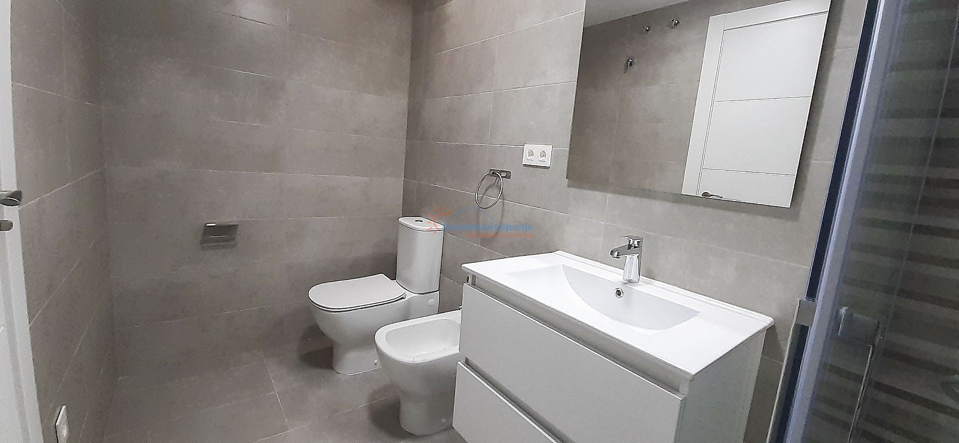 Modern rijtjeshuis met ruim privé dakterras - DroomHuisSpanje