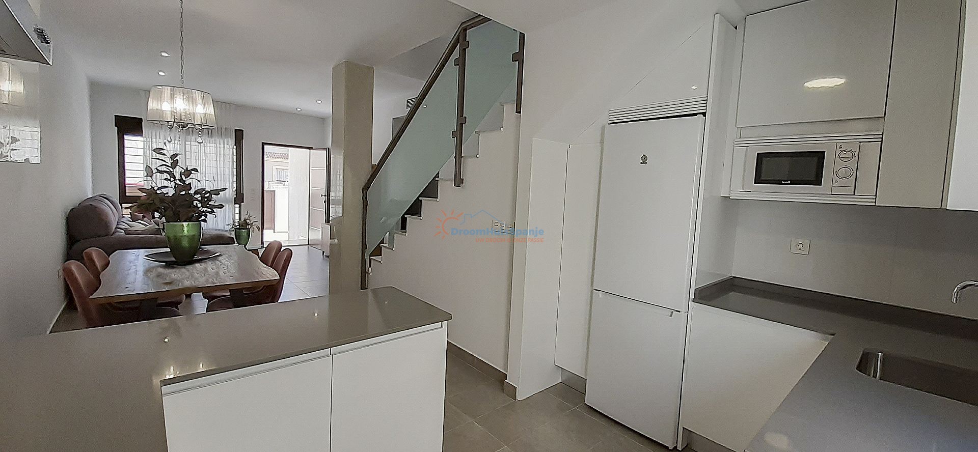 Modern rijtjeshuis met ruim privé dakterras - DroomHuisSpanje