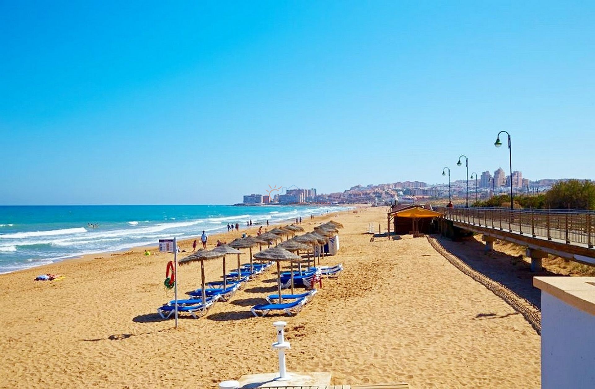 Chalet independiente con piscina privada cerca de las playas de La Mata - DroomHuisSpanje