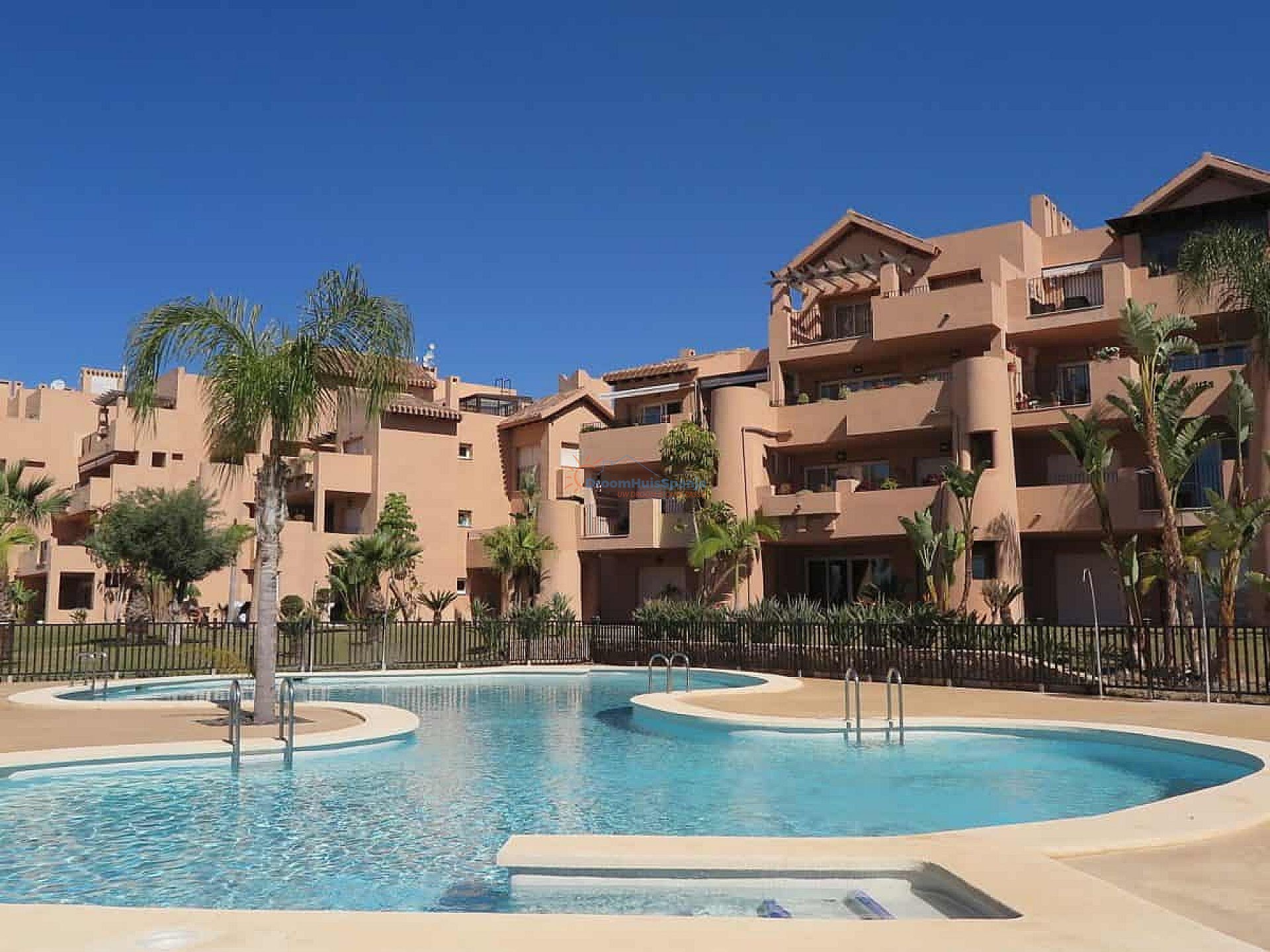 Apartamento de 3 dormitorios en primera línea de golf - DroomHuisSpanje