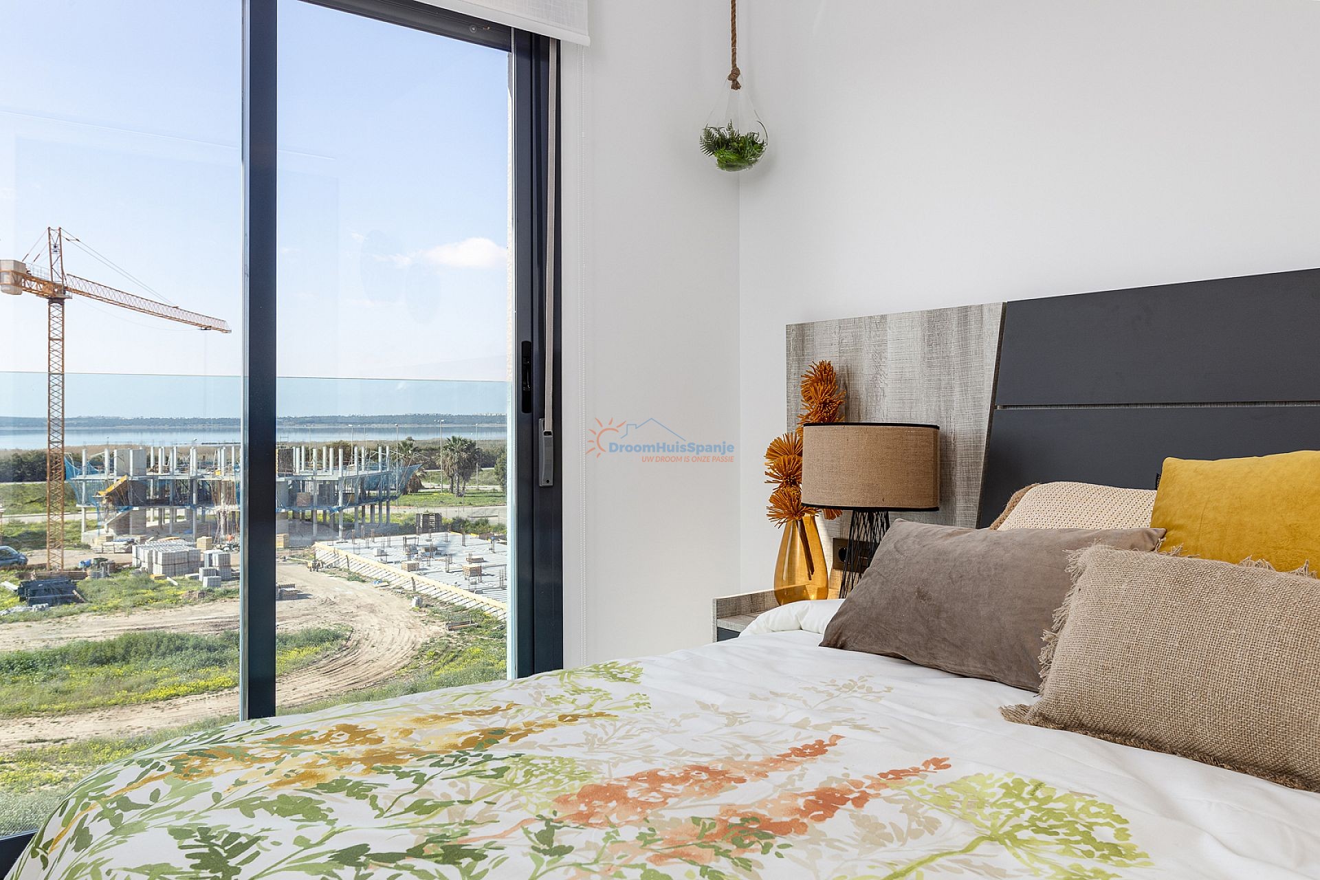 VOLLEDIG GEMEUBILEERD !! Nieuw ruim appartement - DroomHuisSpanje