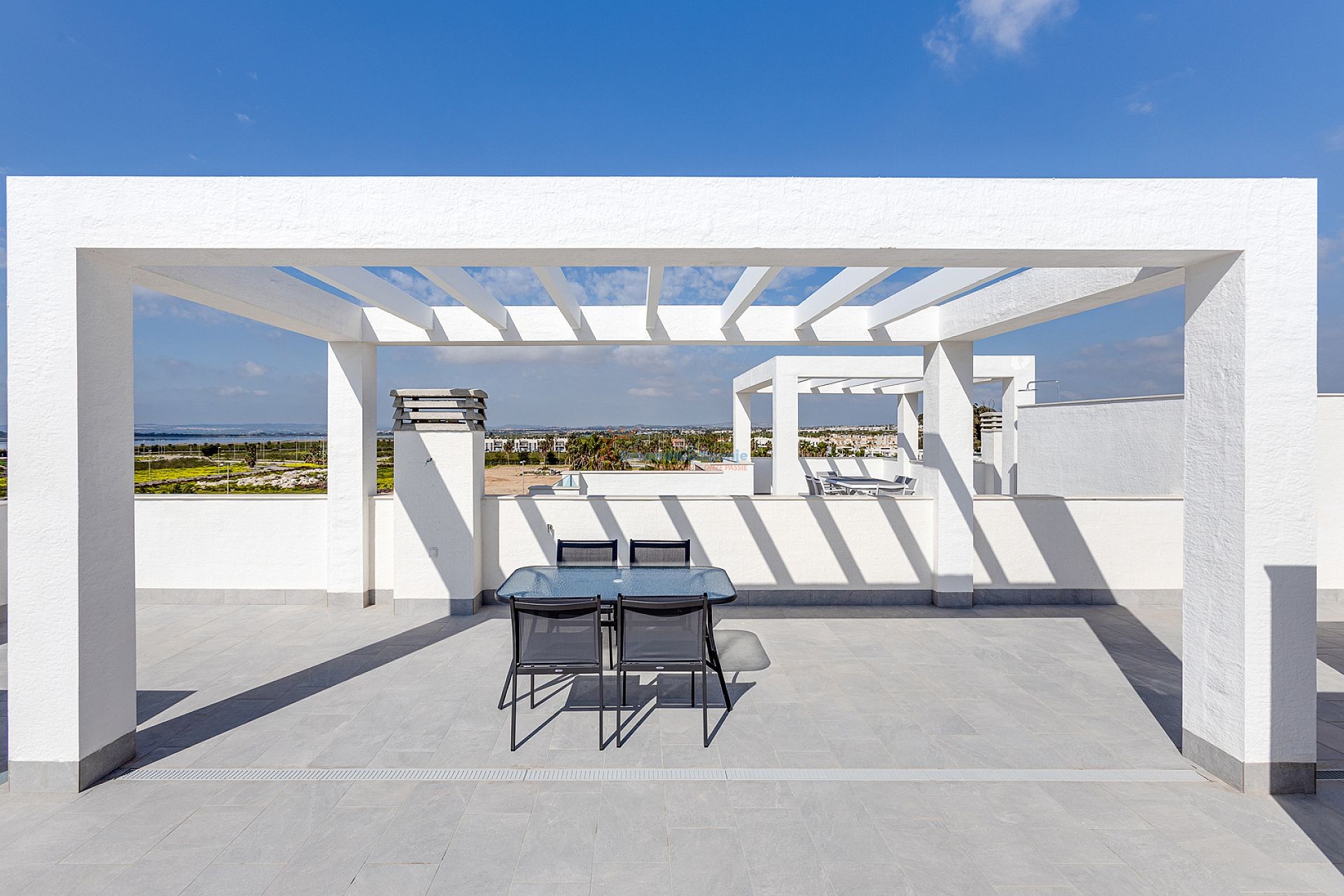 Modern 3 slaapkamer penthouse met privé dakterras - DroomHuisSpanje