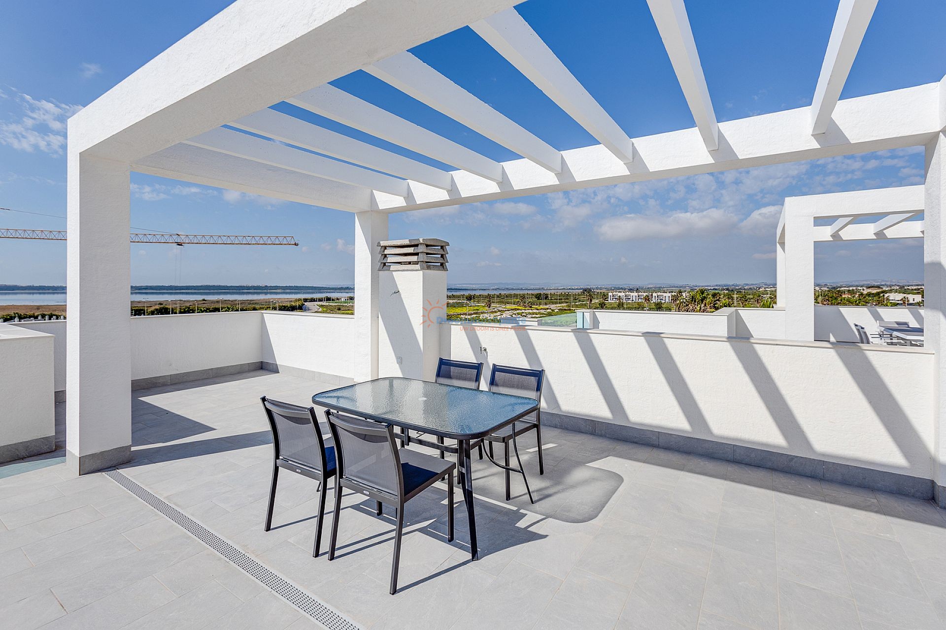 Modern 3 slaapkamer penthouse met privé dakterras - DroomHuisSpanje