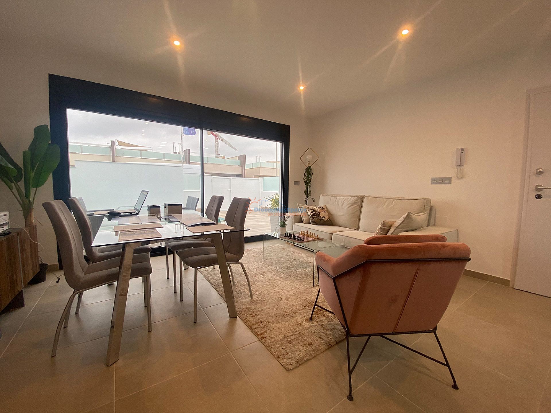 Attractieve moderne villa op goede locatie - DroomHuisSpanje