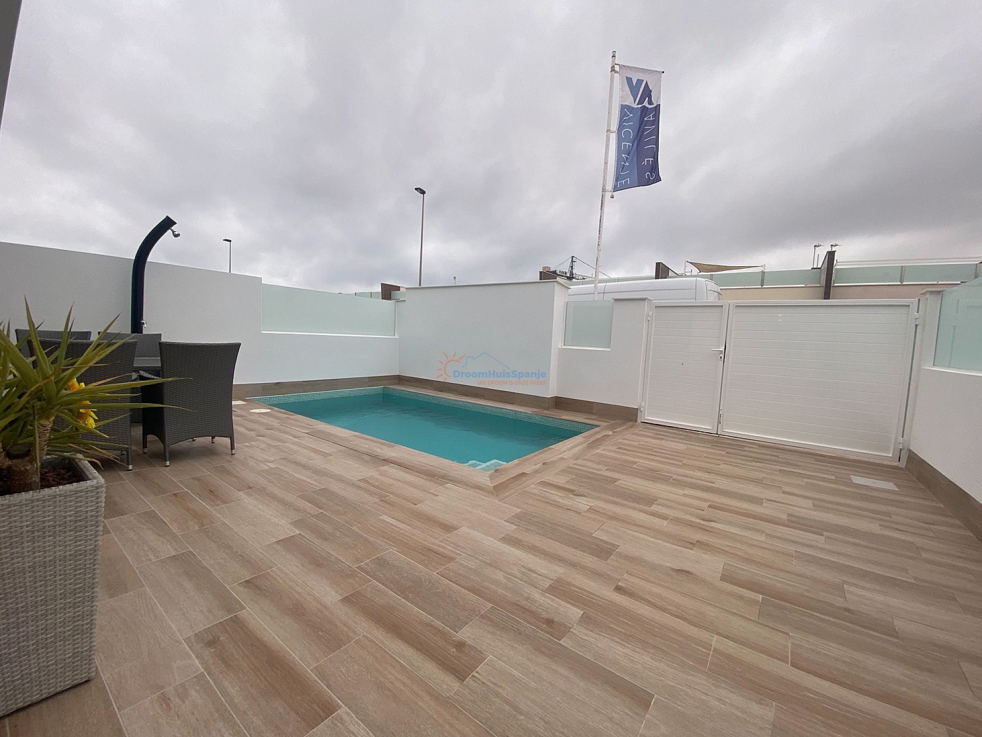 Attractieve moderne villa op goede locatie - DroomHuisSpanje