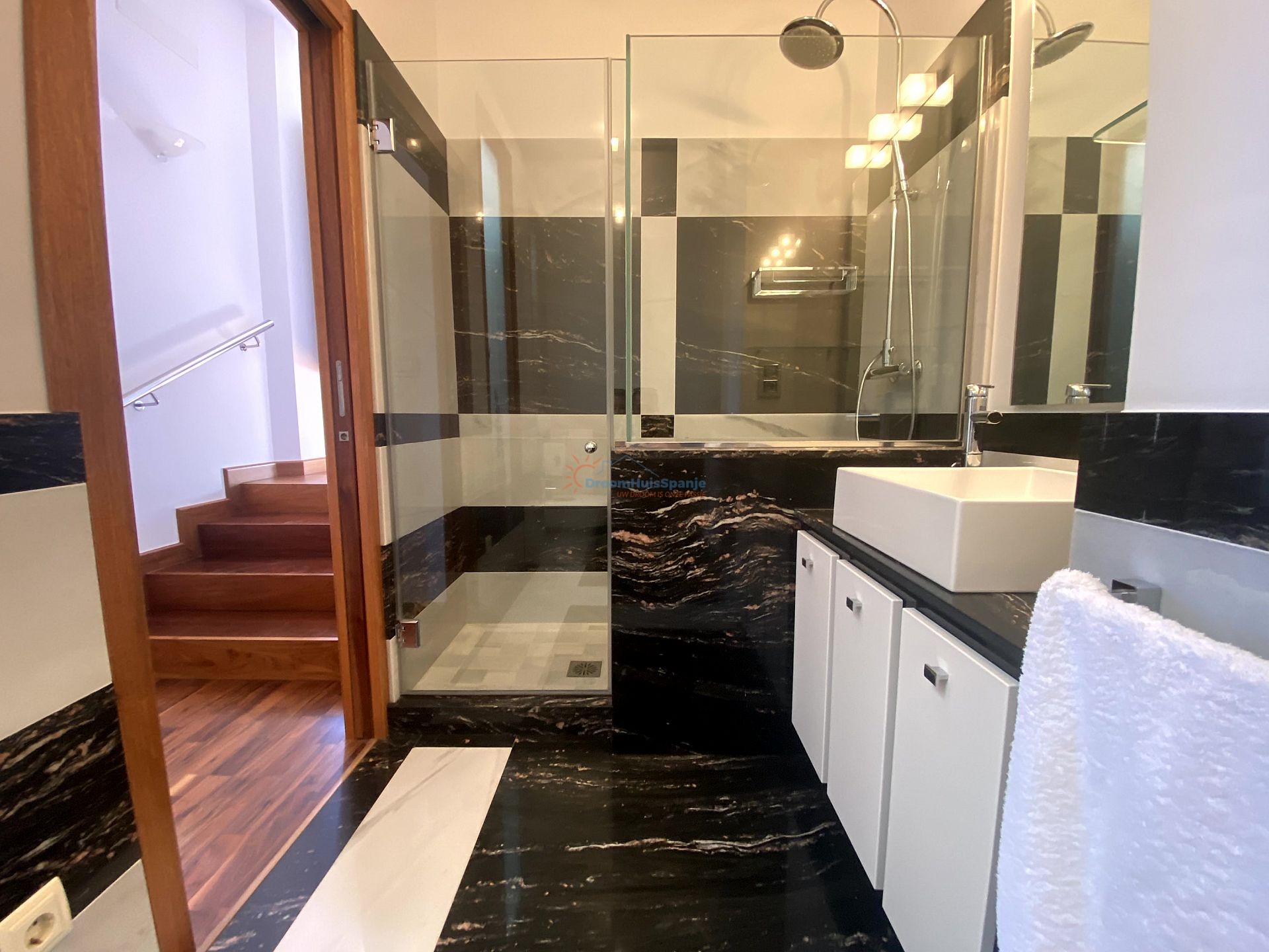 Prachtige vrijstaande villa in Spaanse stijl - DroomHuisSpanje