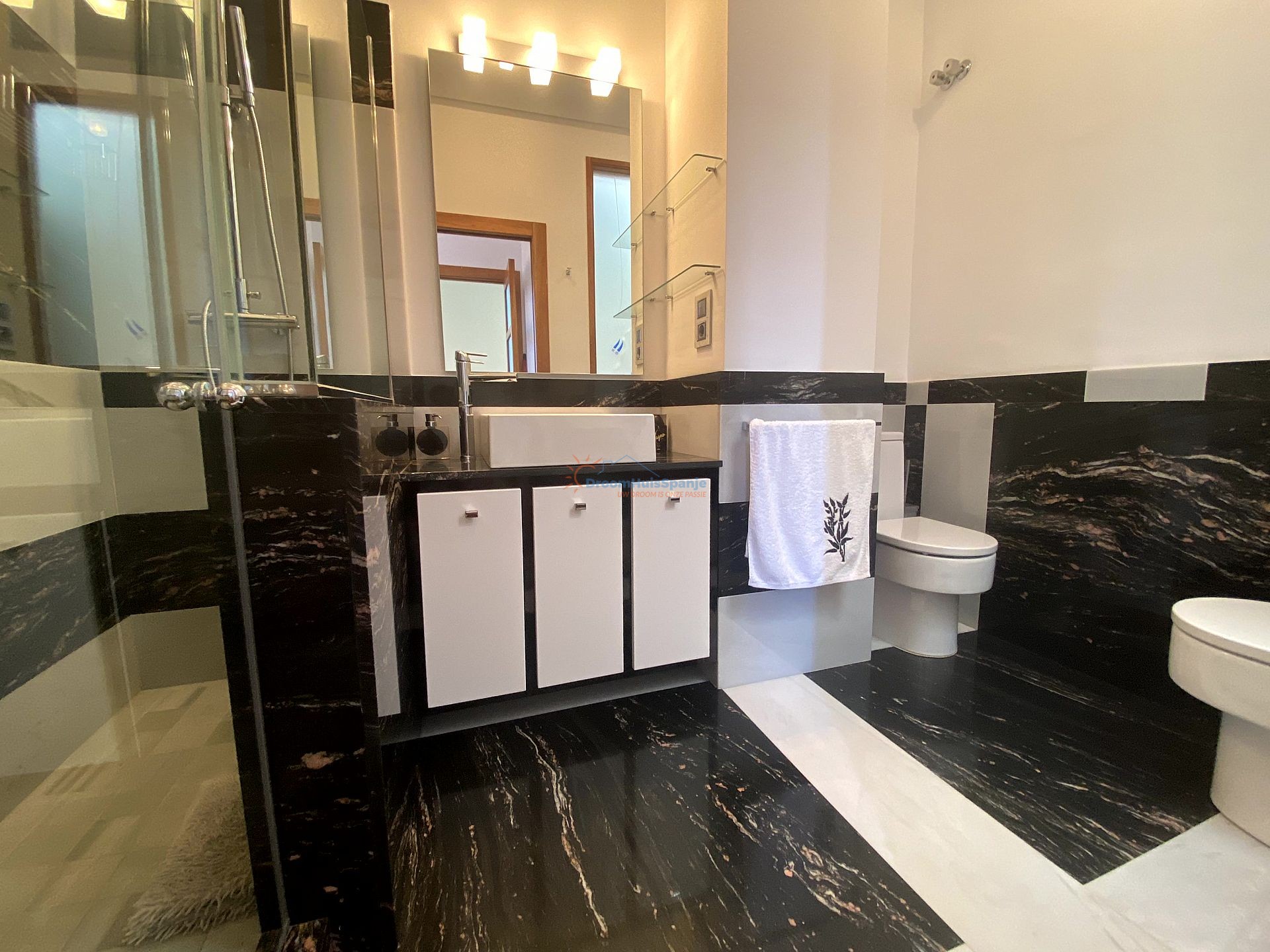 Prachtige vrijstaande villa in Spaanse stijl - DroomHuisSpanje