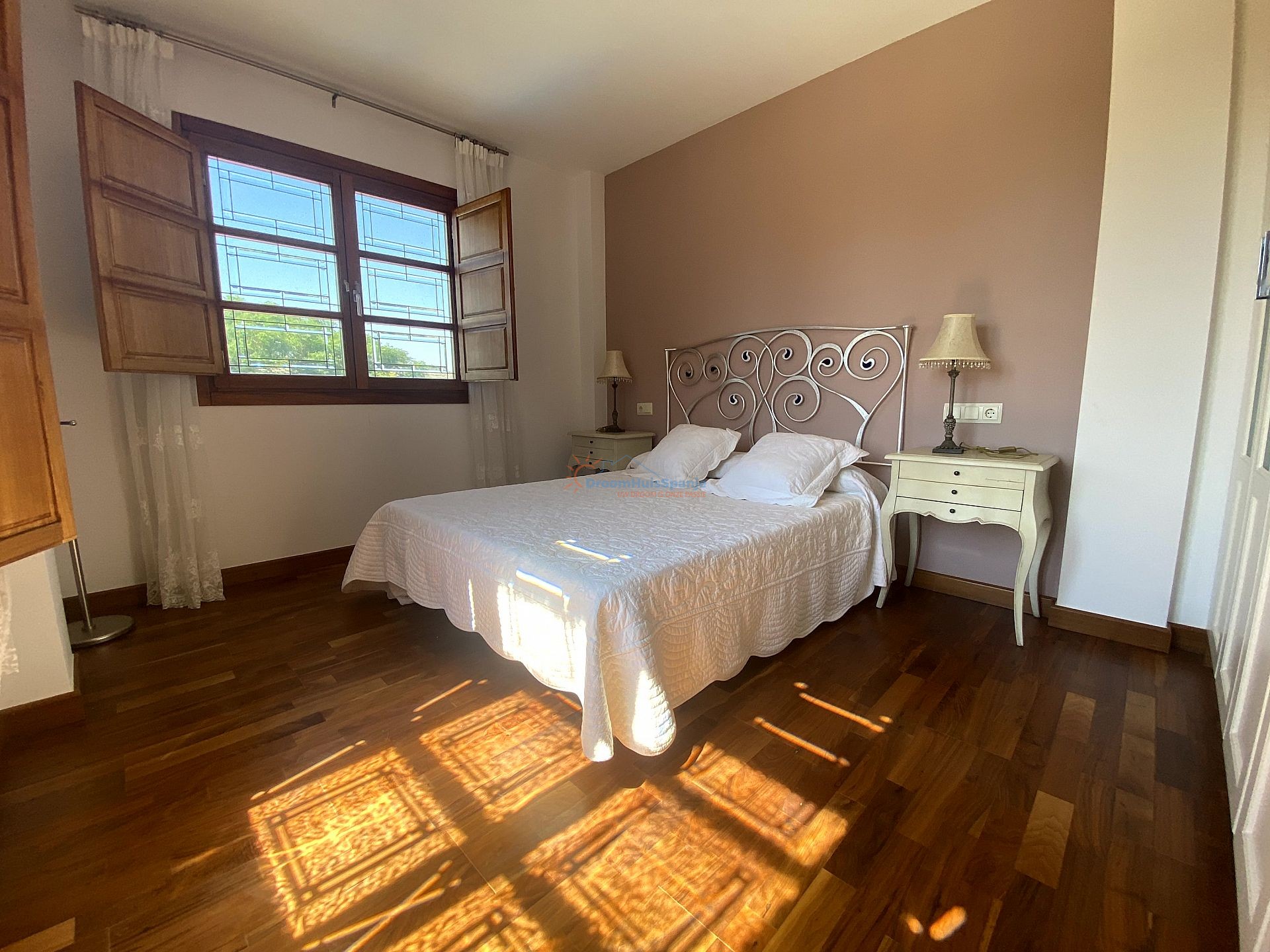 Prachtige vrijstaande villa in Spaanse stijl - DroomHuisSpanje